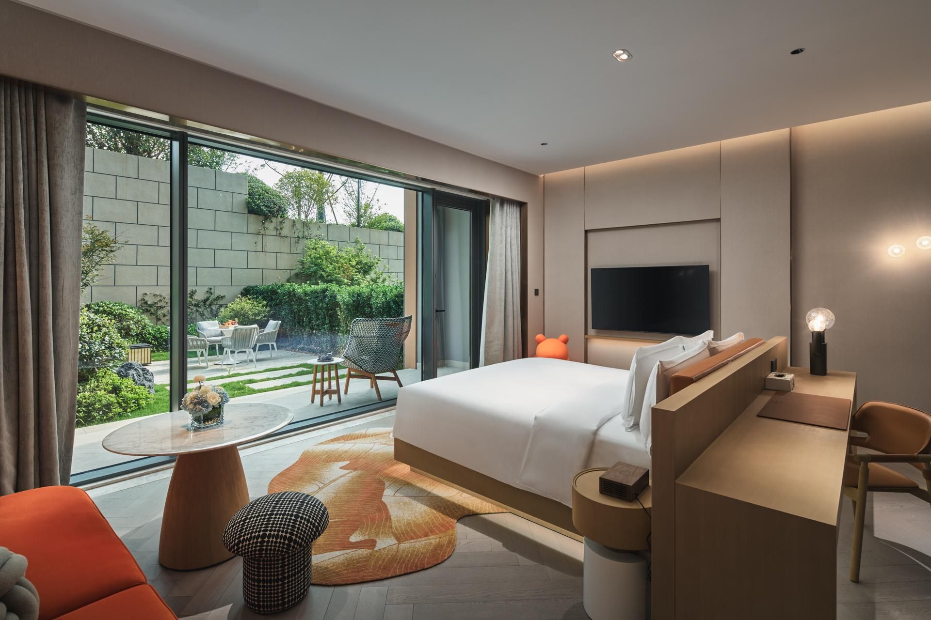 1 King Premium Courtyard Access