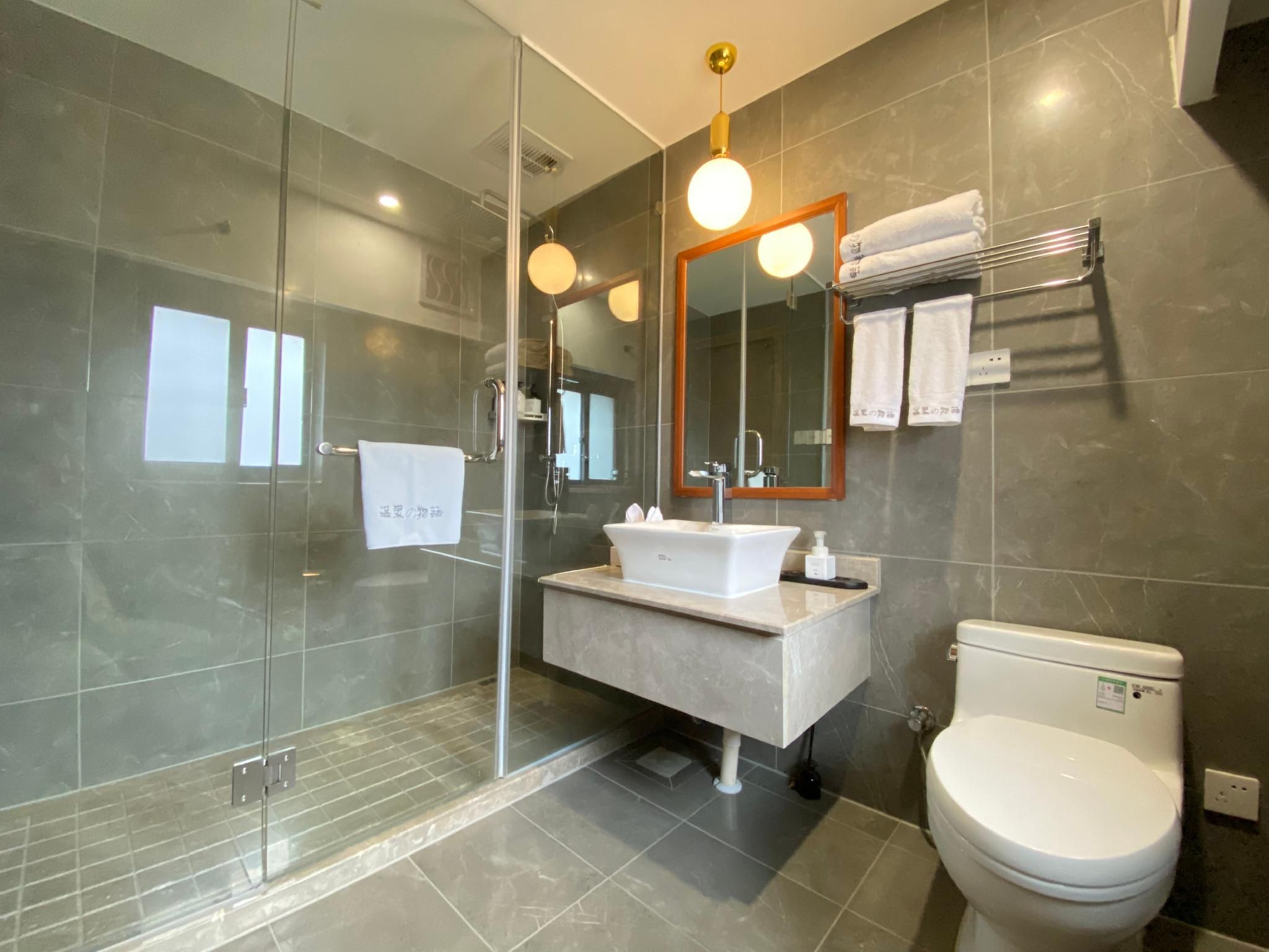 KING ROOM WITH WINDOW