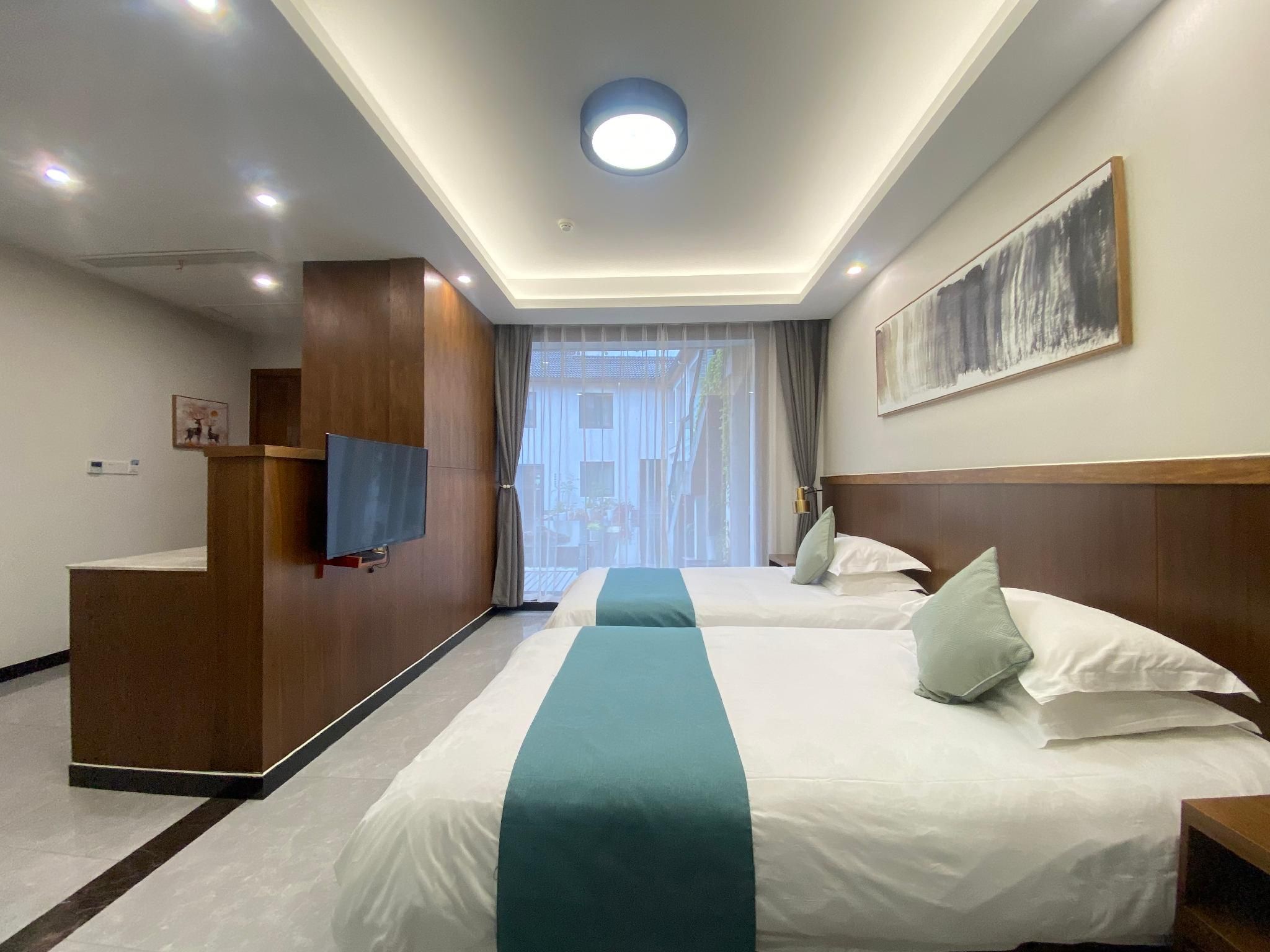 Courtyard King, Pet Friendly