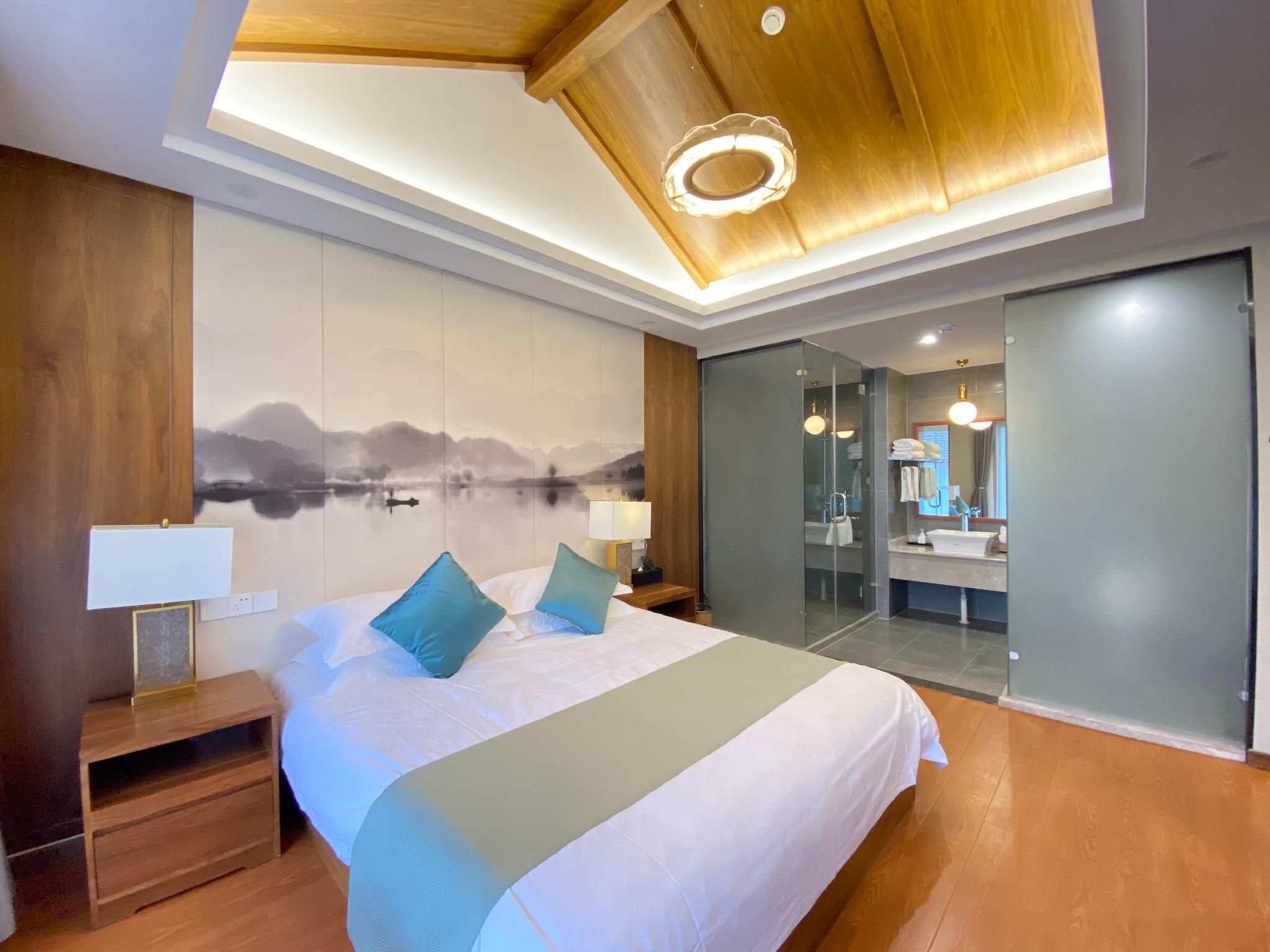 KING ROOM WITH WINDOW