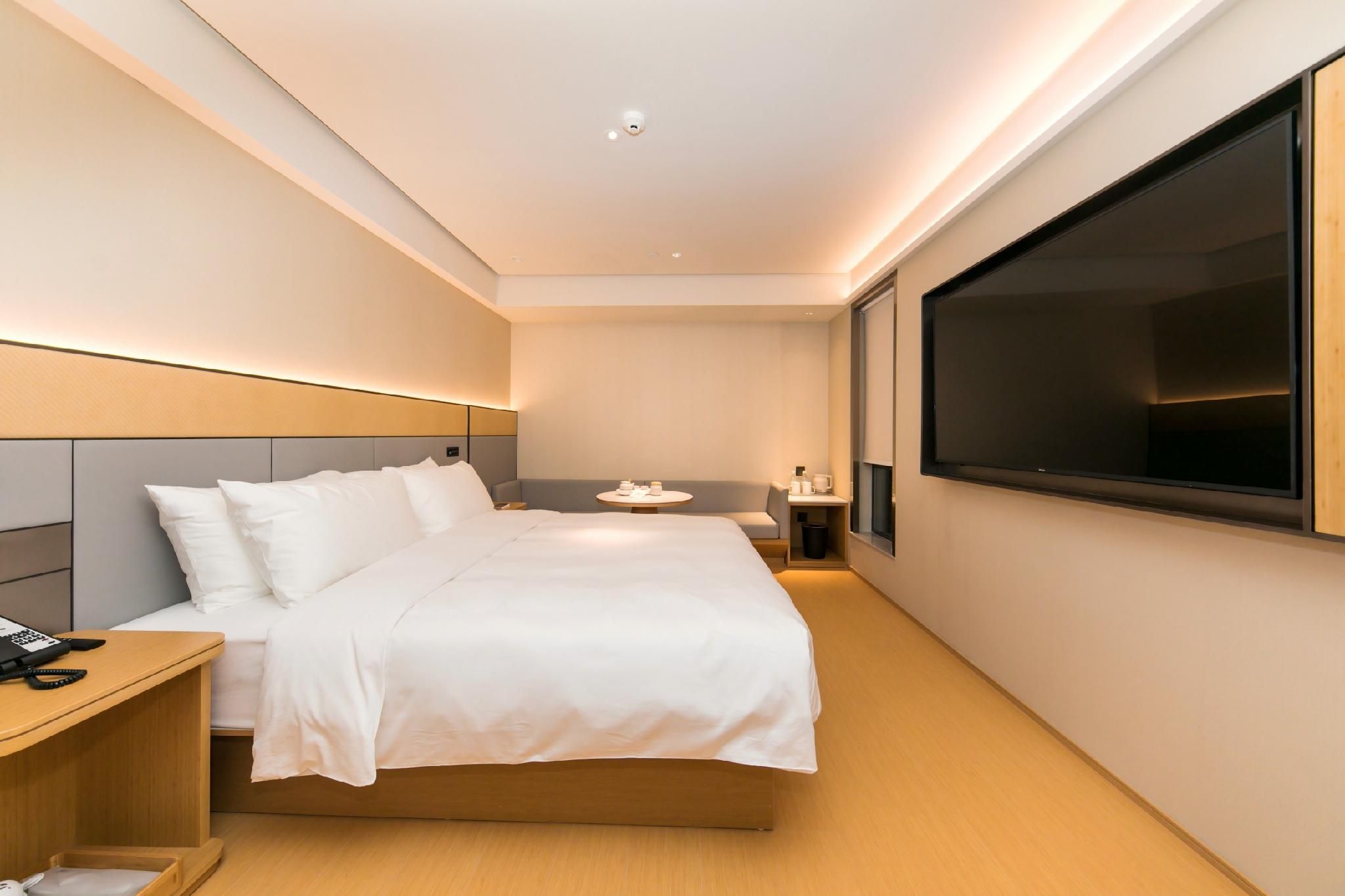 Queen Room A