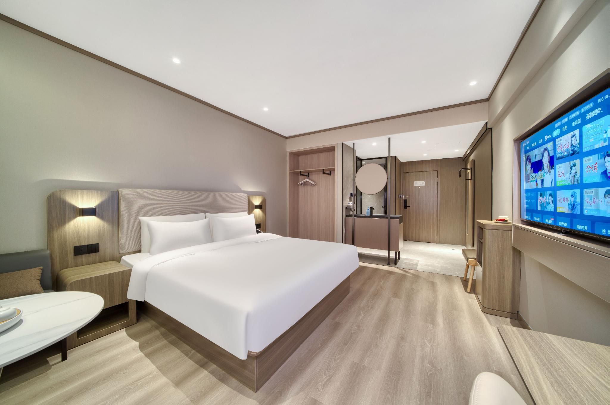 Business Queen Bed Room