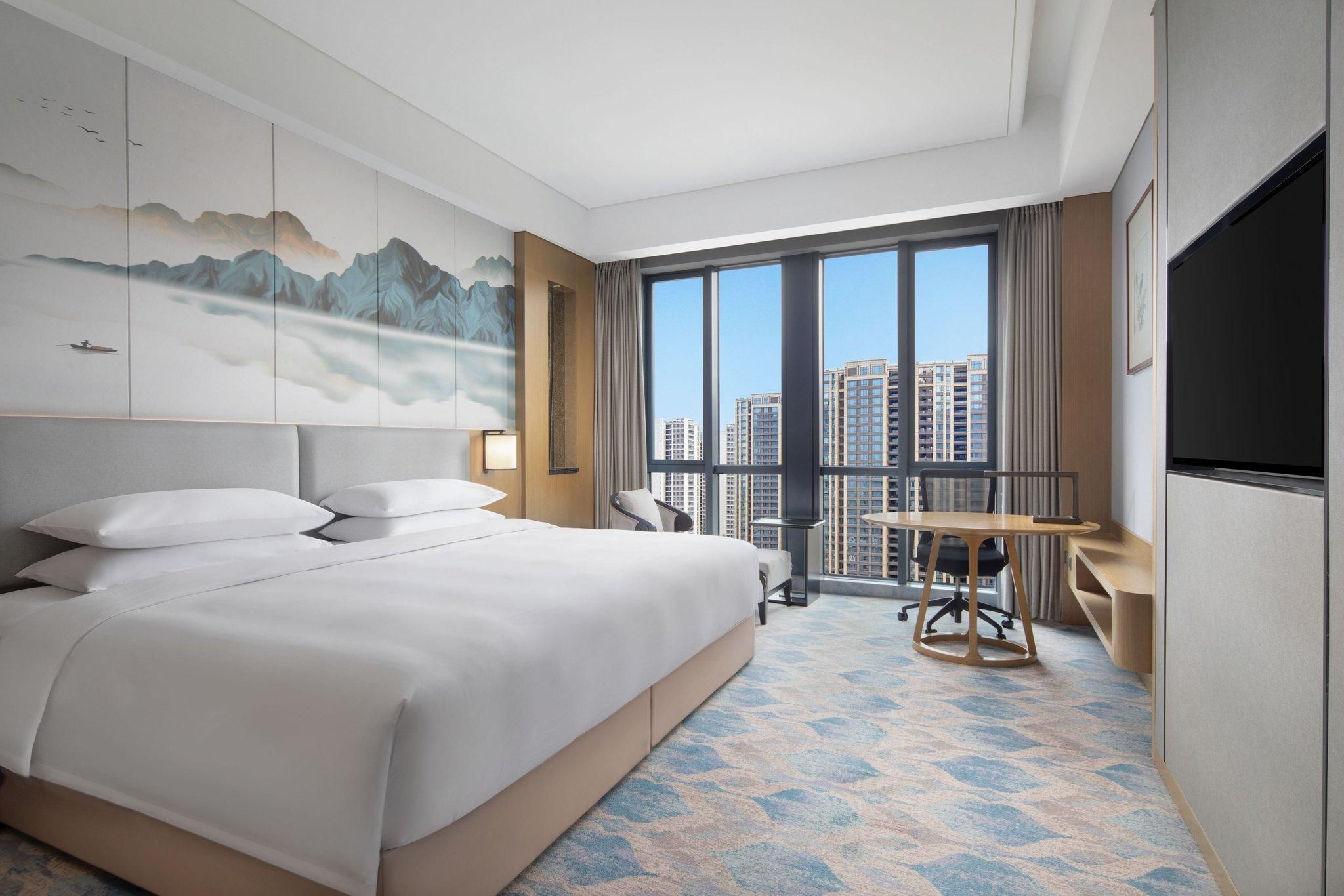 Premium, Guest room, 1 King, City view
