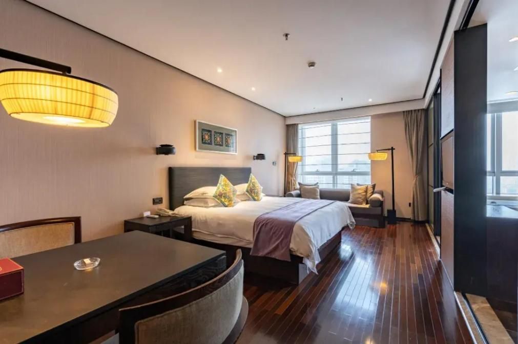 Deluxe King Bed