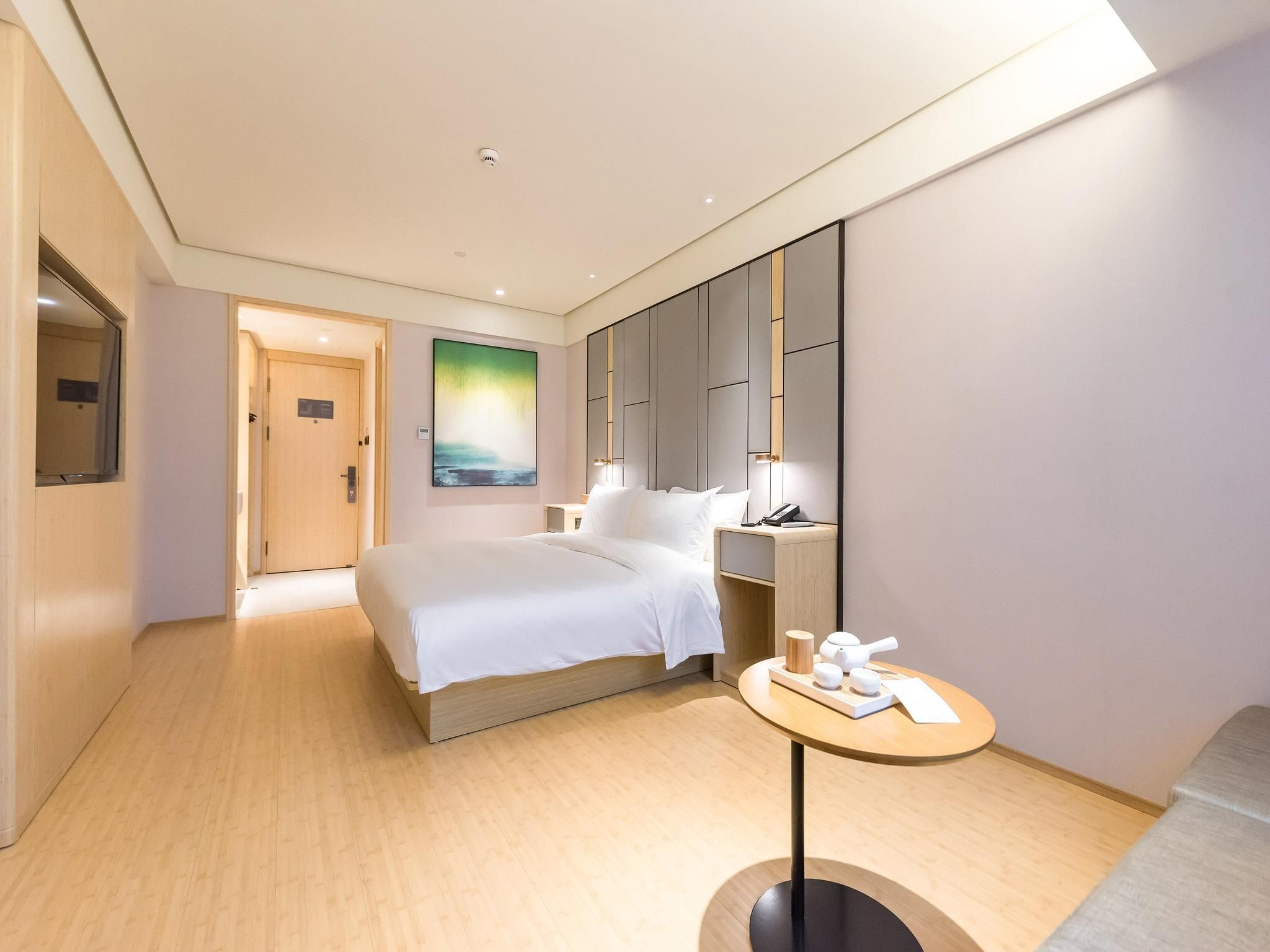 Huazhu - Deluxe Bed Room