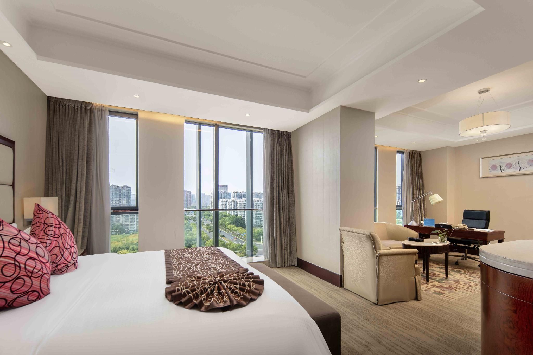 Deluxe King Bed