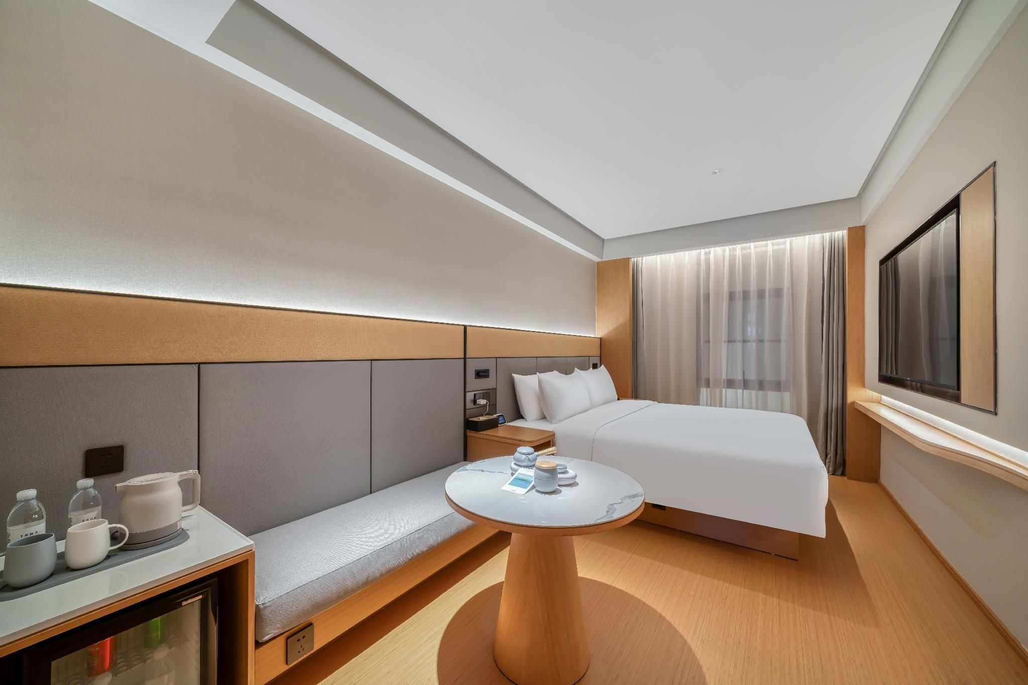 Huazhu - Room With Bed