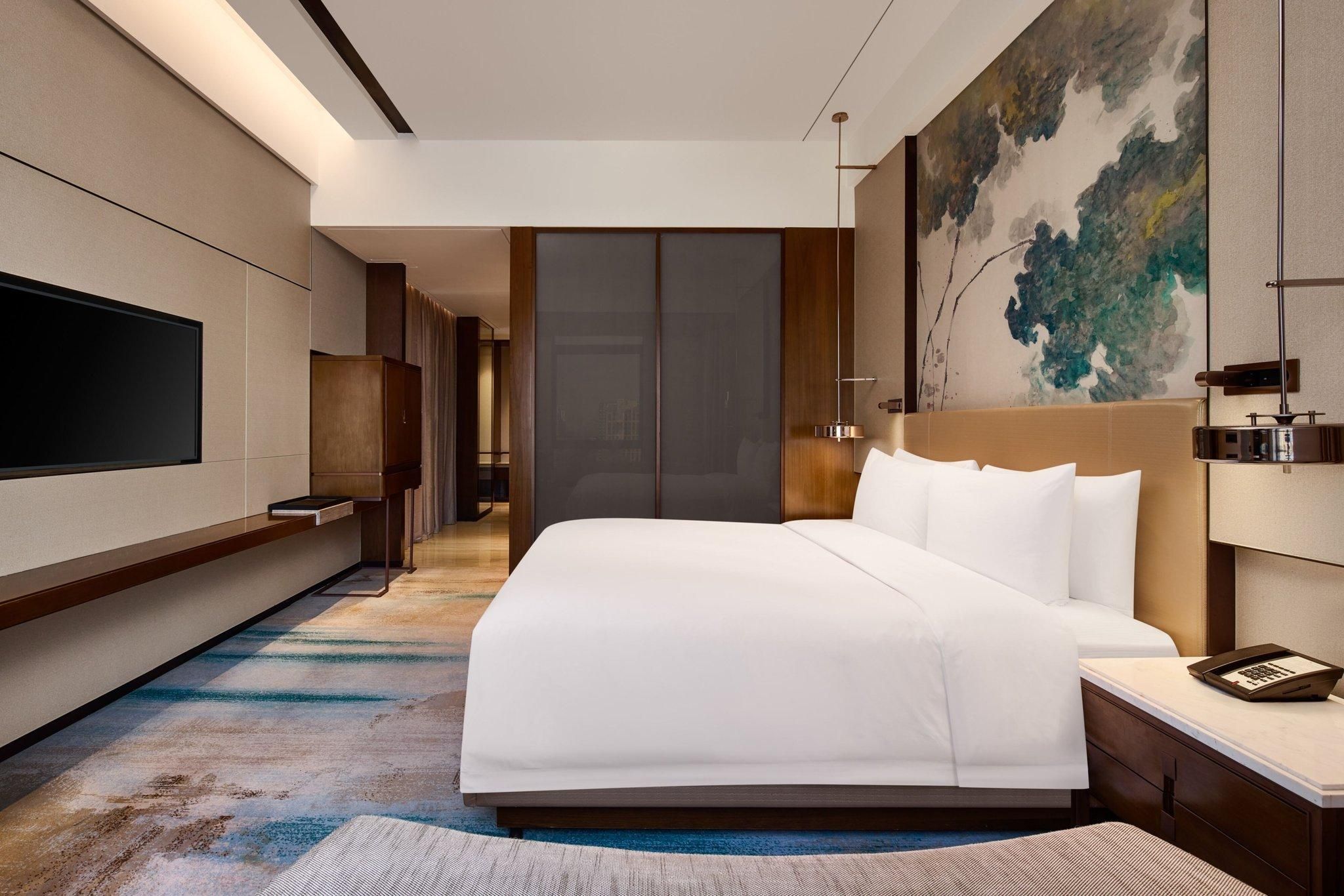 Executive Guest room, 1 Queen, City view