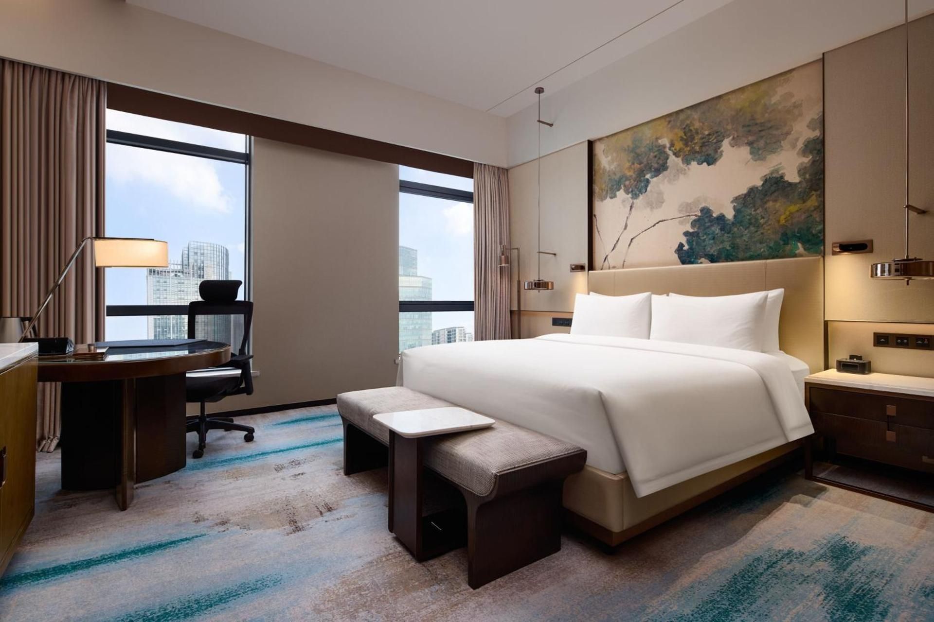Deluxe Queen Room with City View