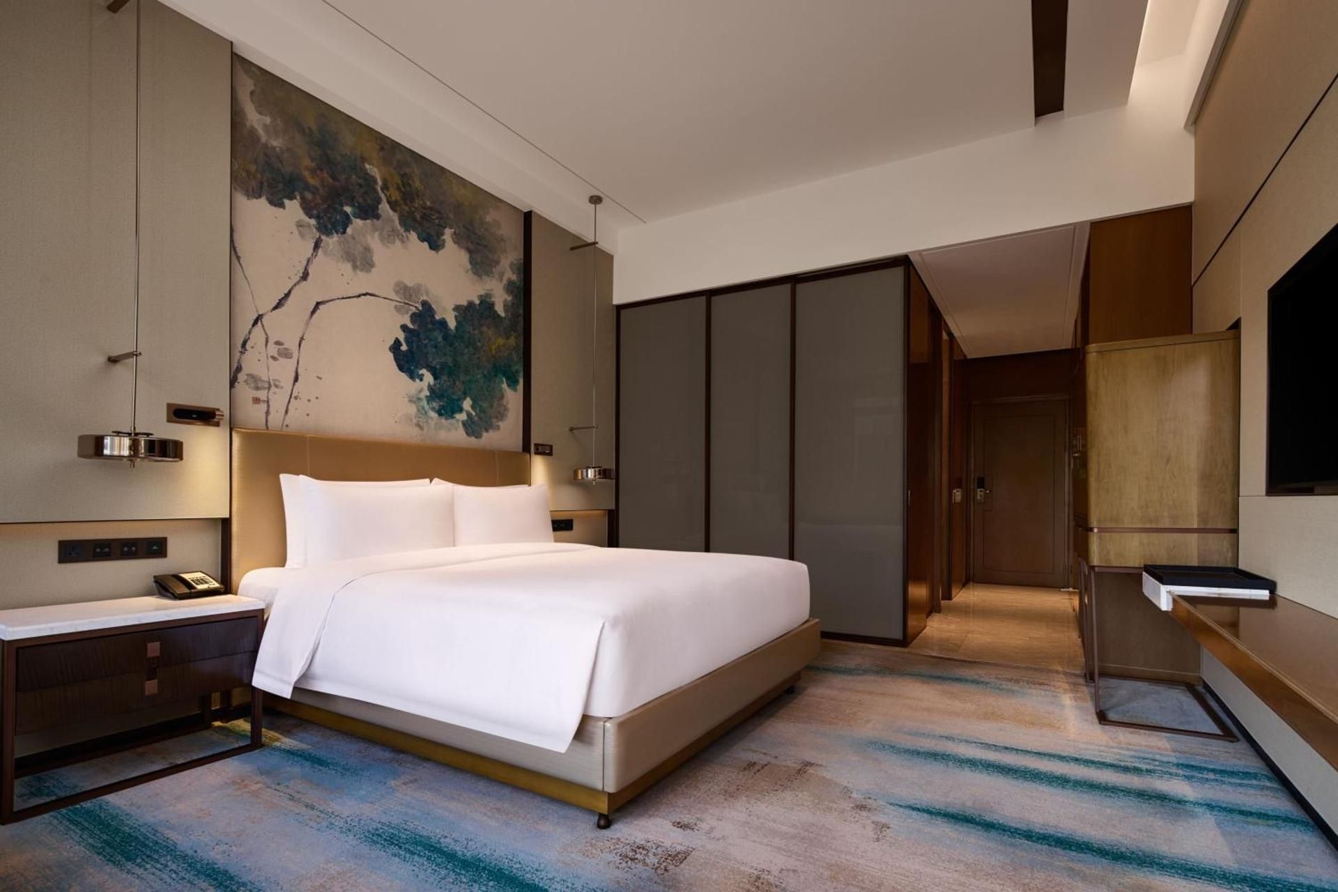 Queen Room with City View