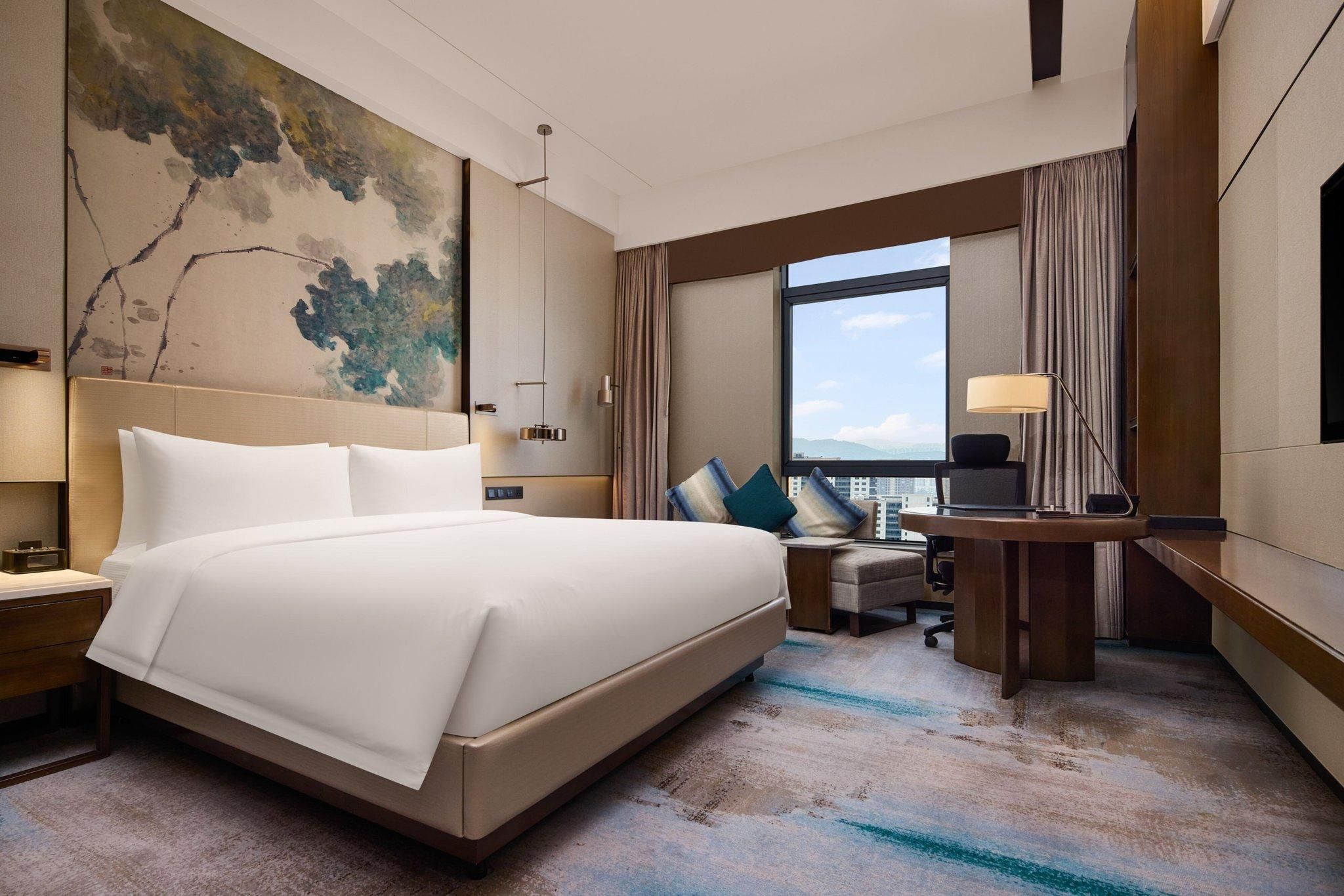 Executive Guest room, 1 Queen, City view