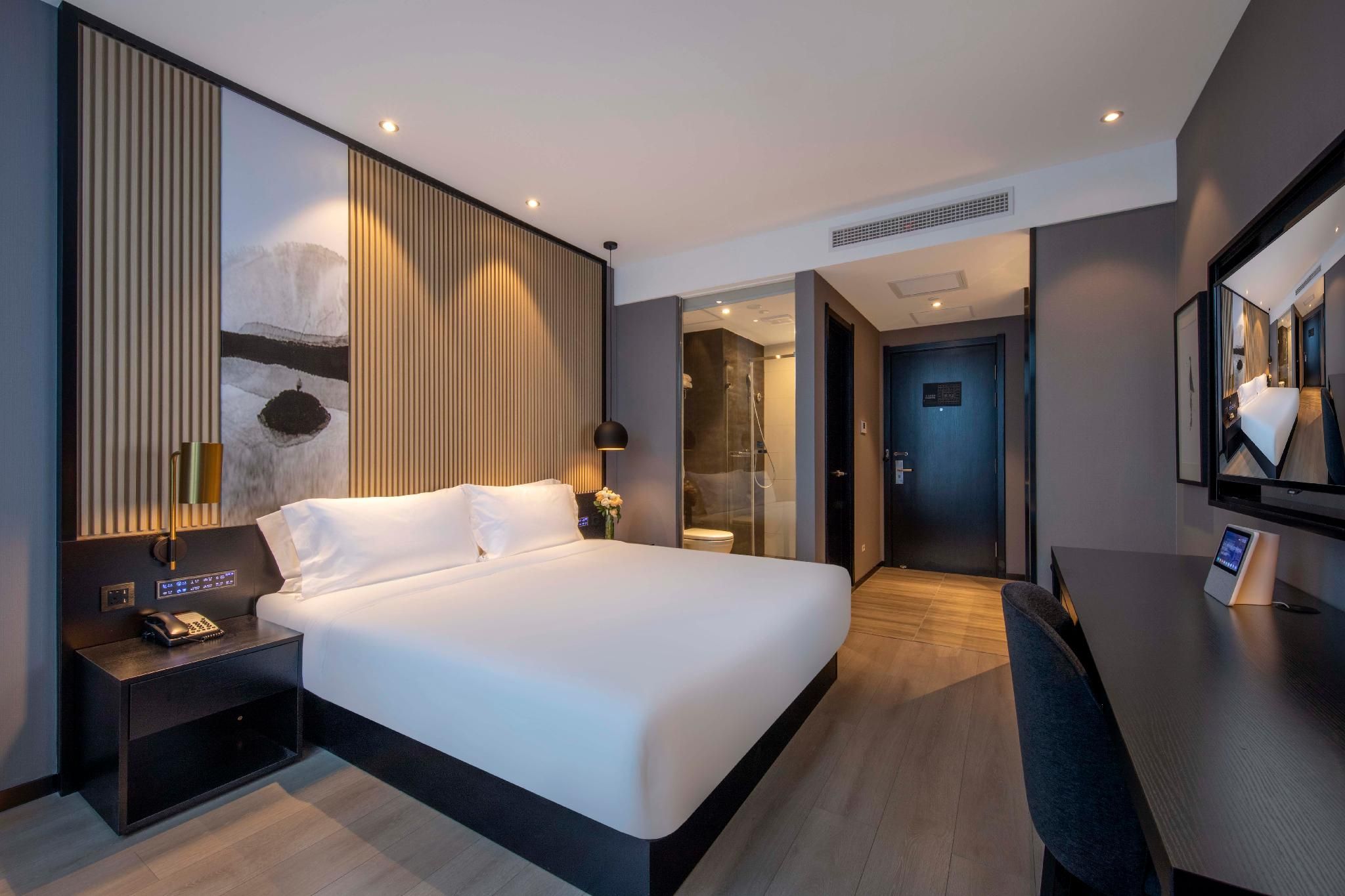 Queen Superior Room