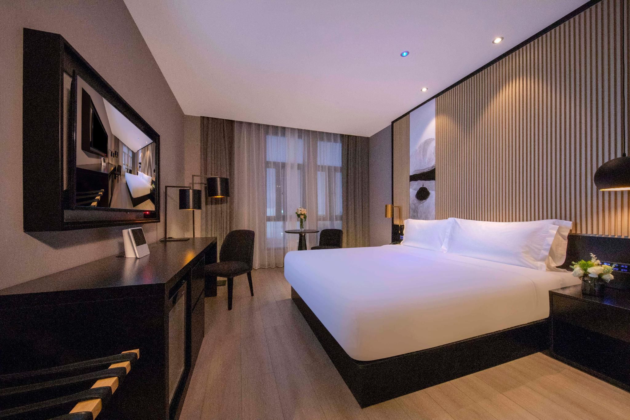 Queen Superior Room