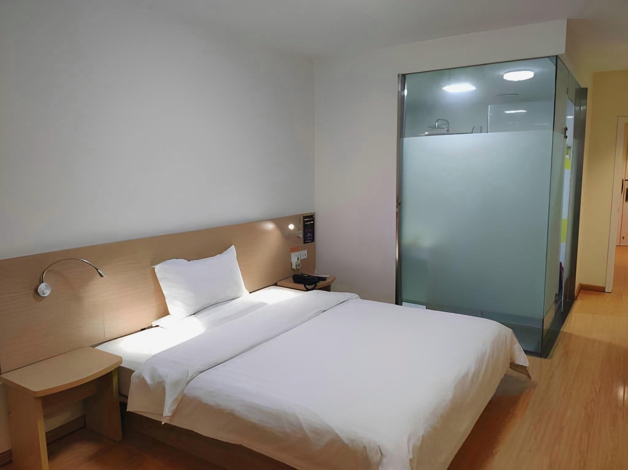 WH - Traditional Bed Room