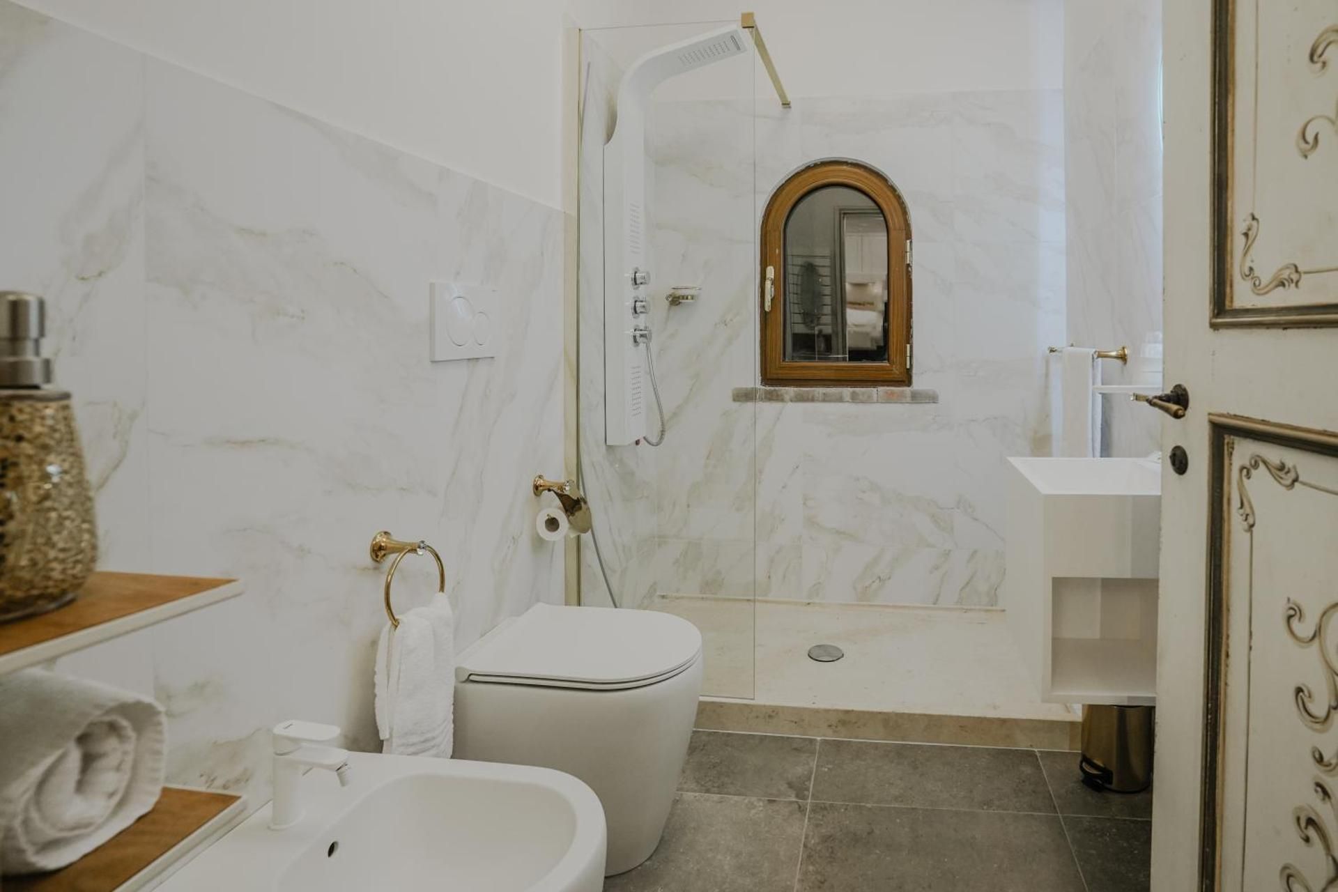 Queen Room with Spa Bath