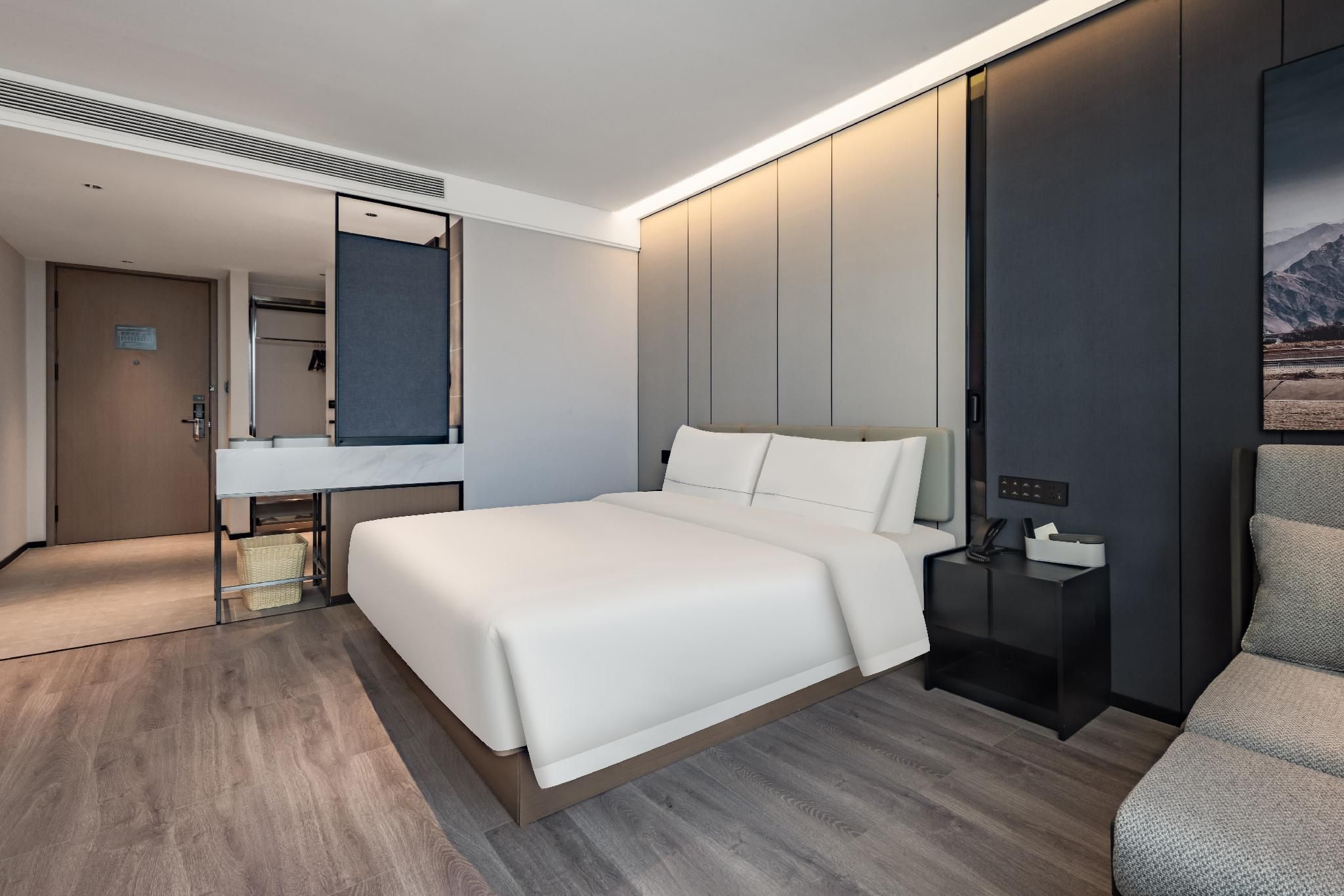 Premier 1 Bed Room with Courtyard