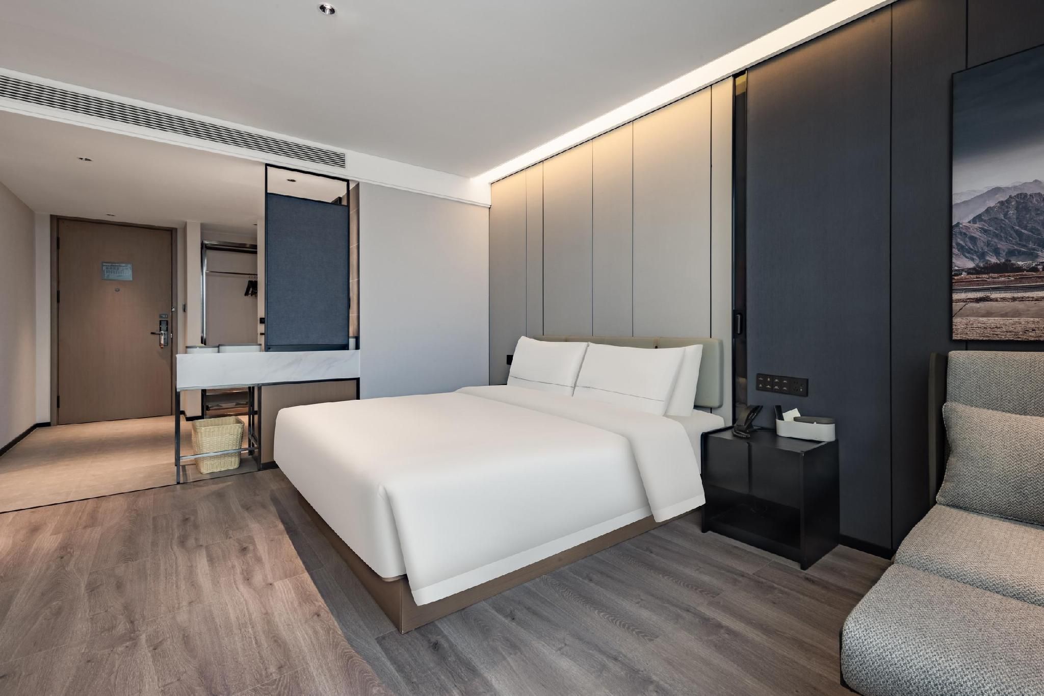 Executive Courtyard King Room