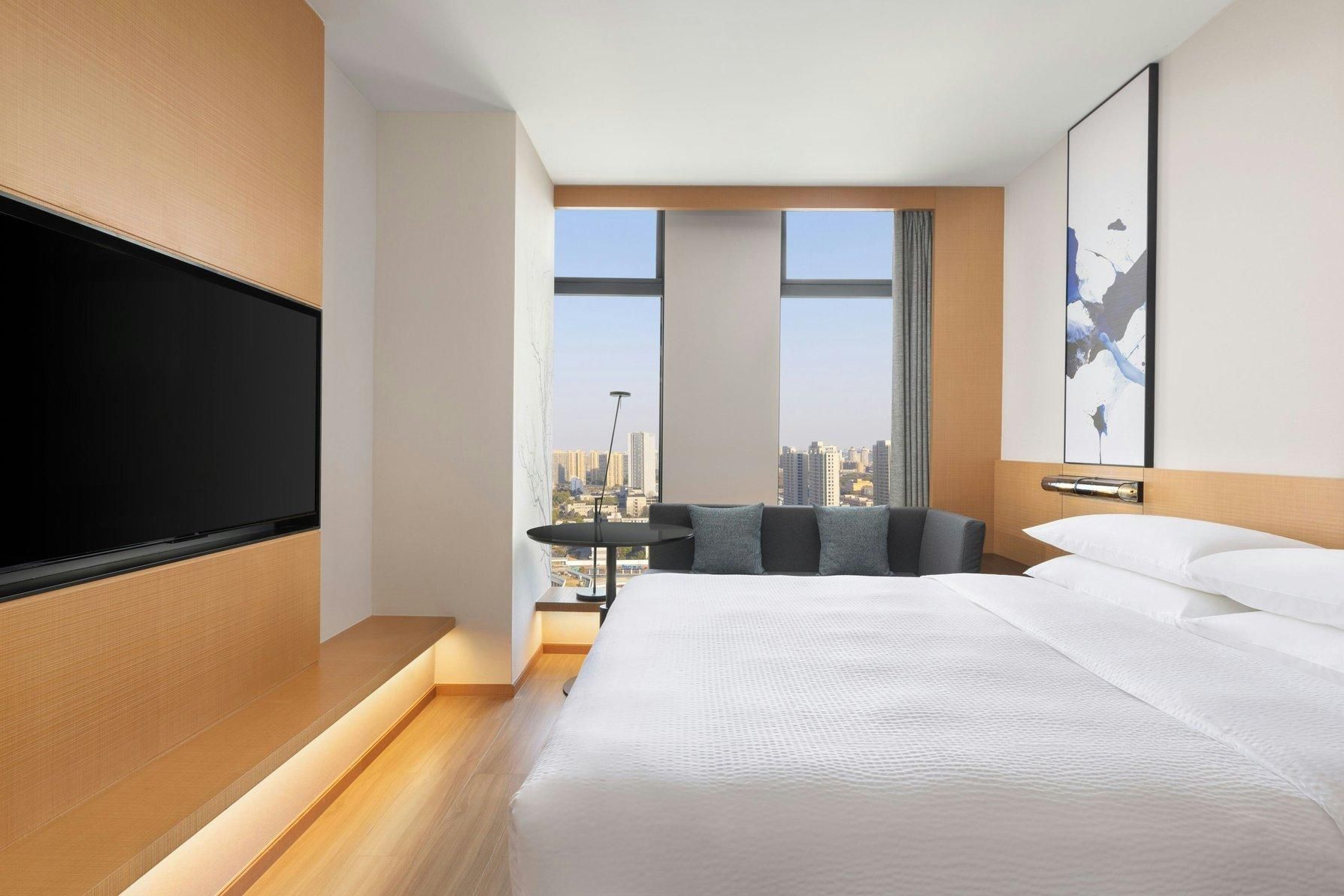 Standard King, Guest room, 1 King, City View