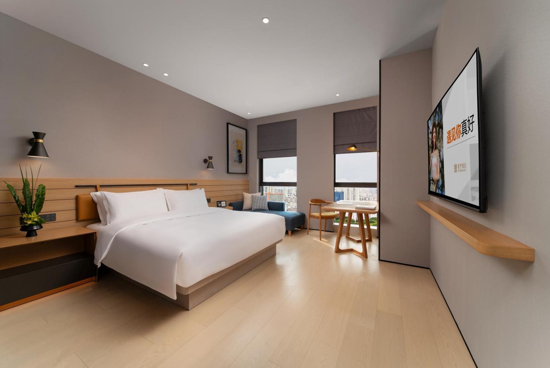 Four Seasons Queen Room-City View