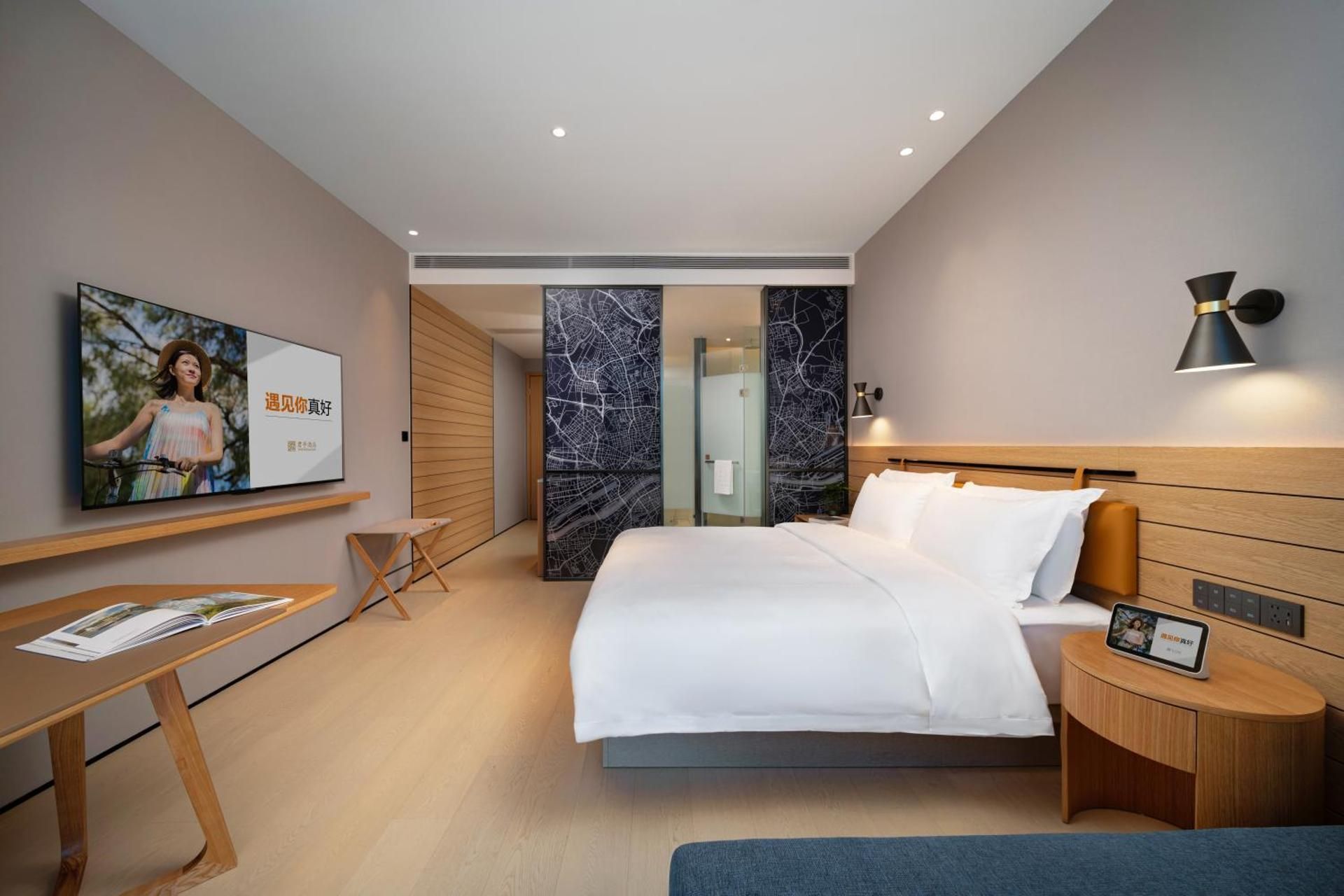 Four Seasons Queen Room-City View