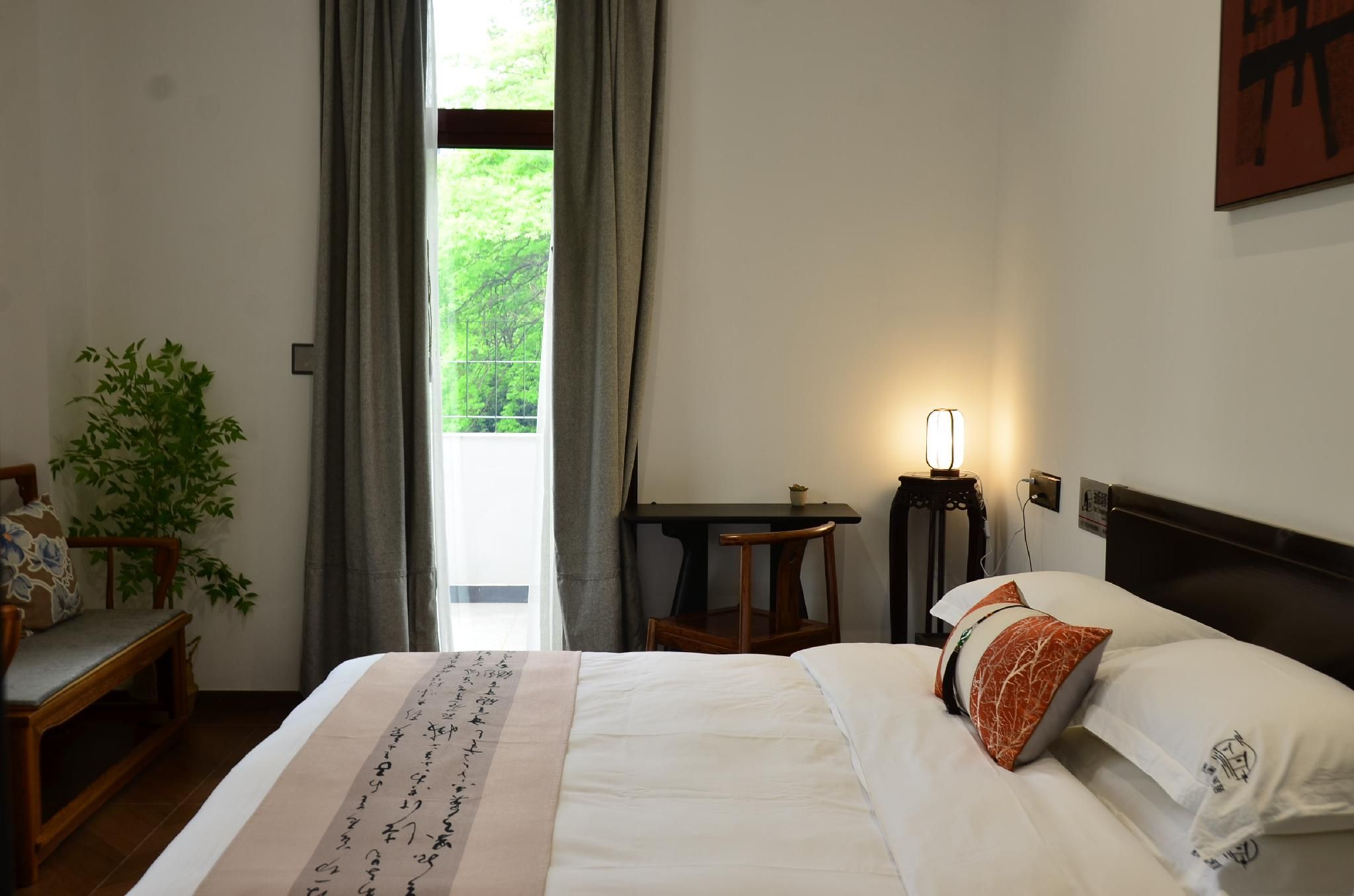 City View Queen Room