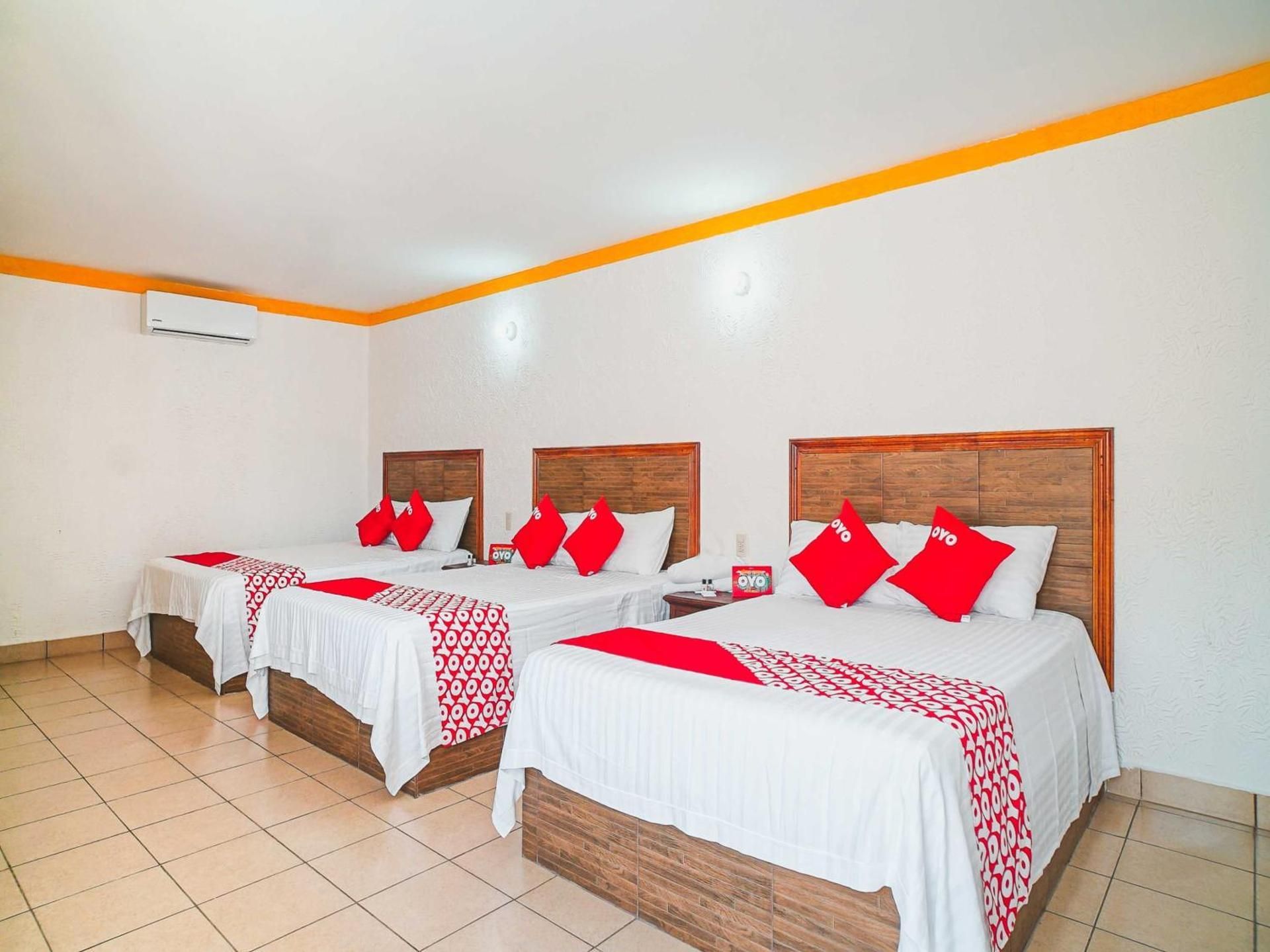 OYO Hospedaje Colibri Standard Three beds 3