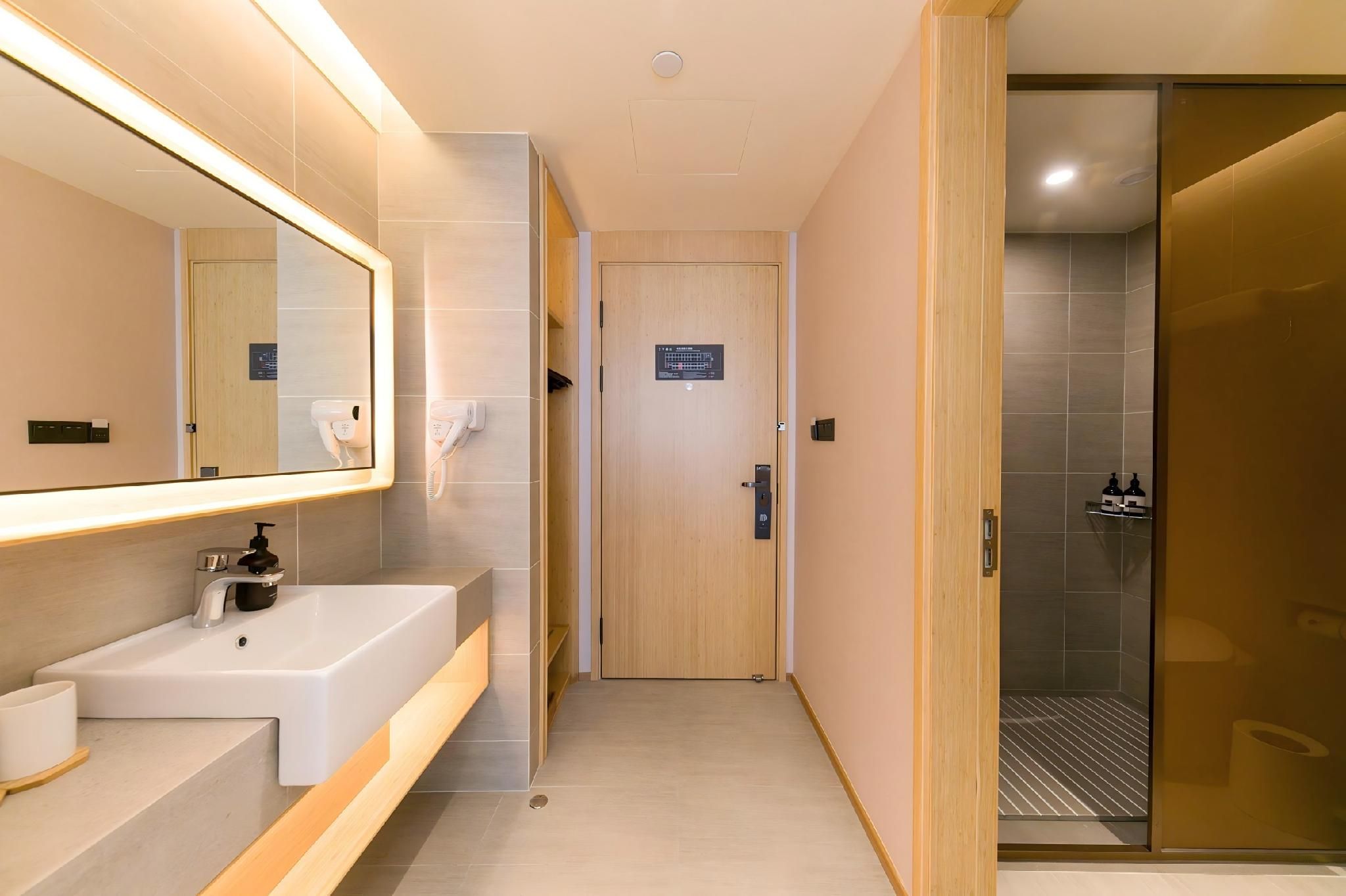 Business Queen Bed Room