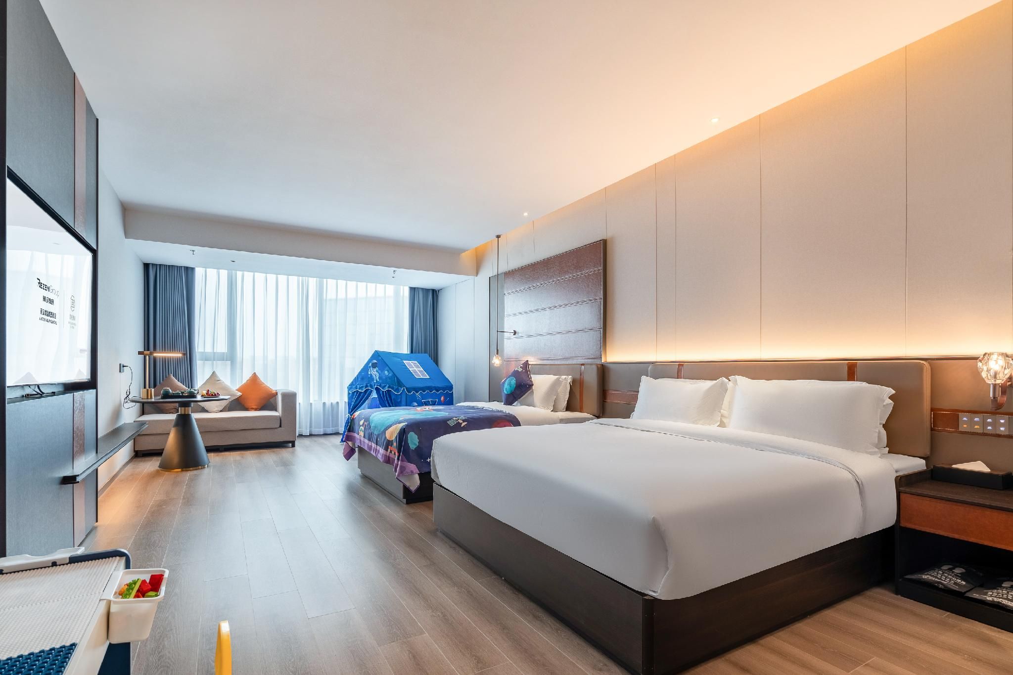 Rezen - Parent Child Family Room