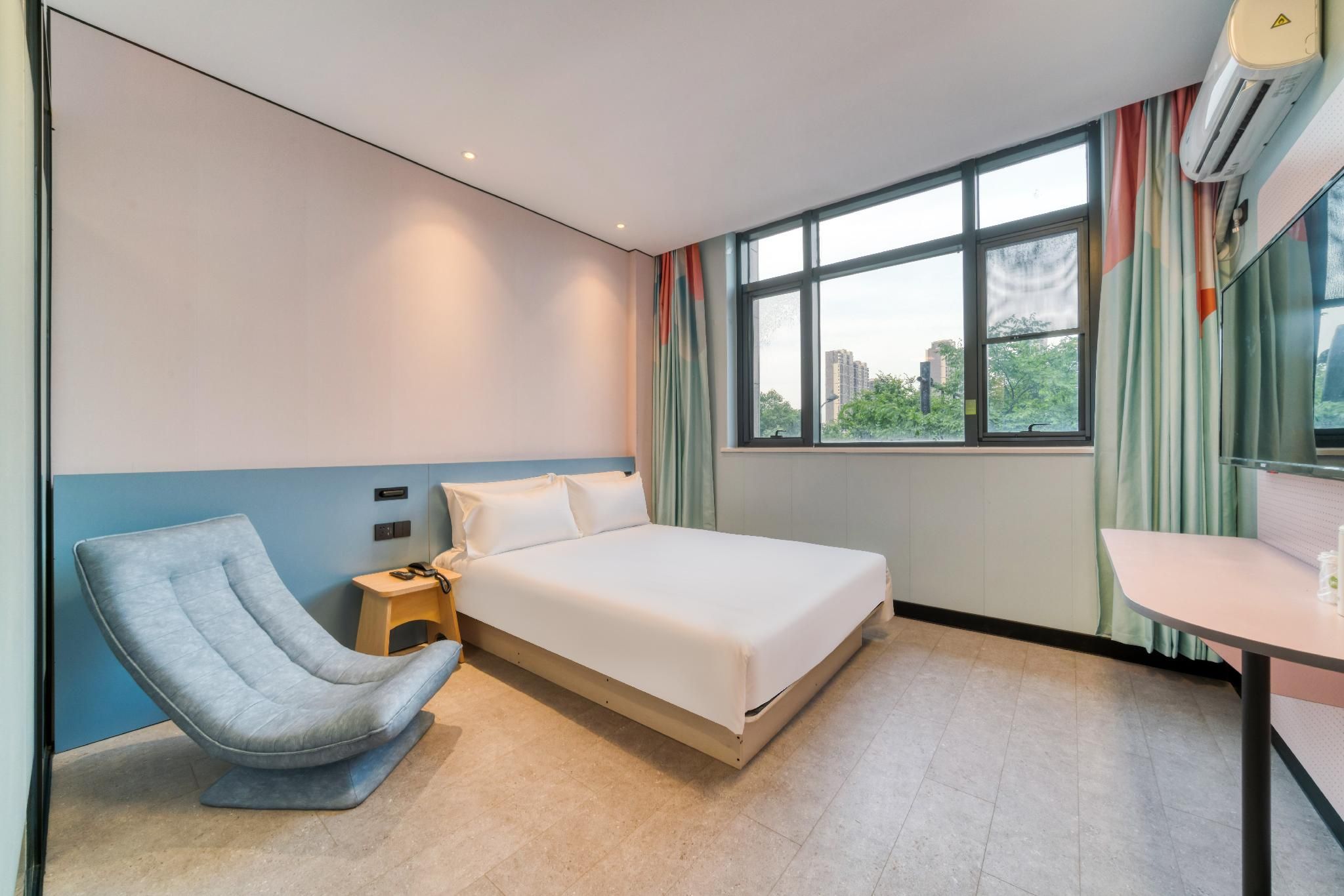 Business Queen Bed Room
