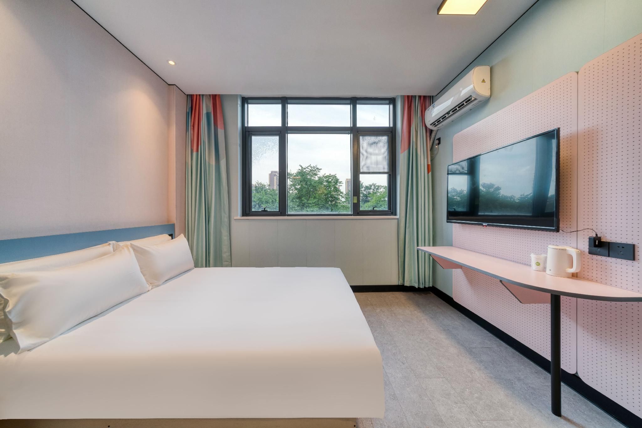 Business Queen Bed Room