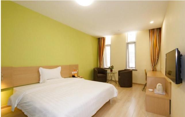Business Queen Room