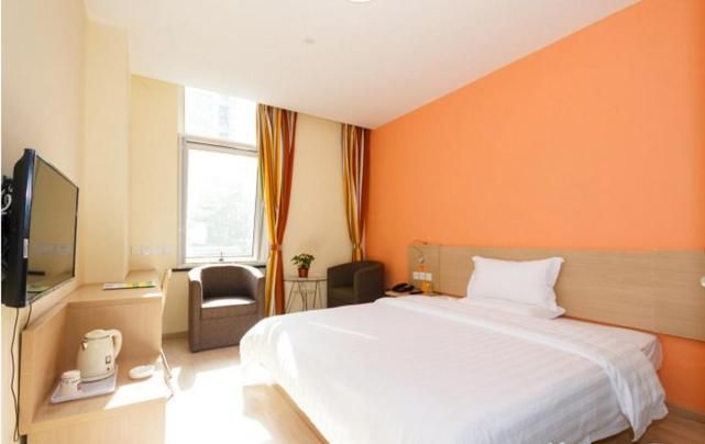 Business Queen Room