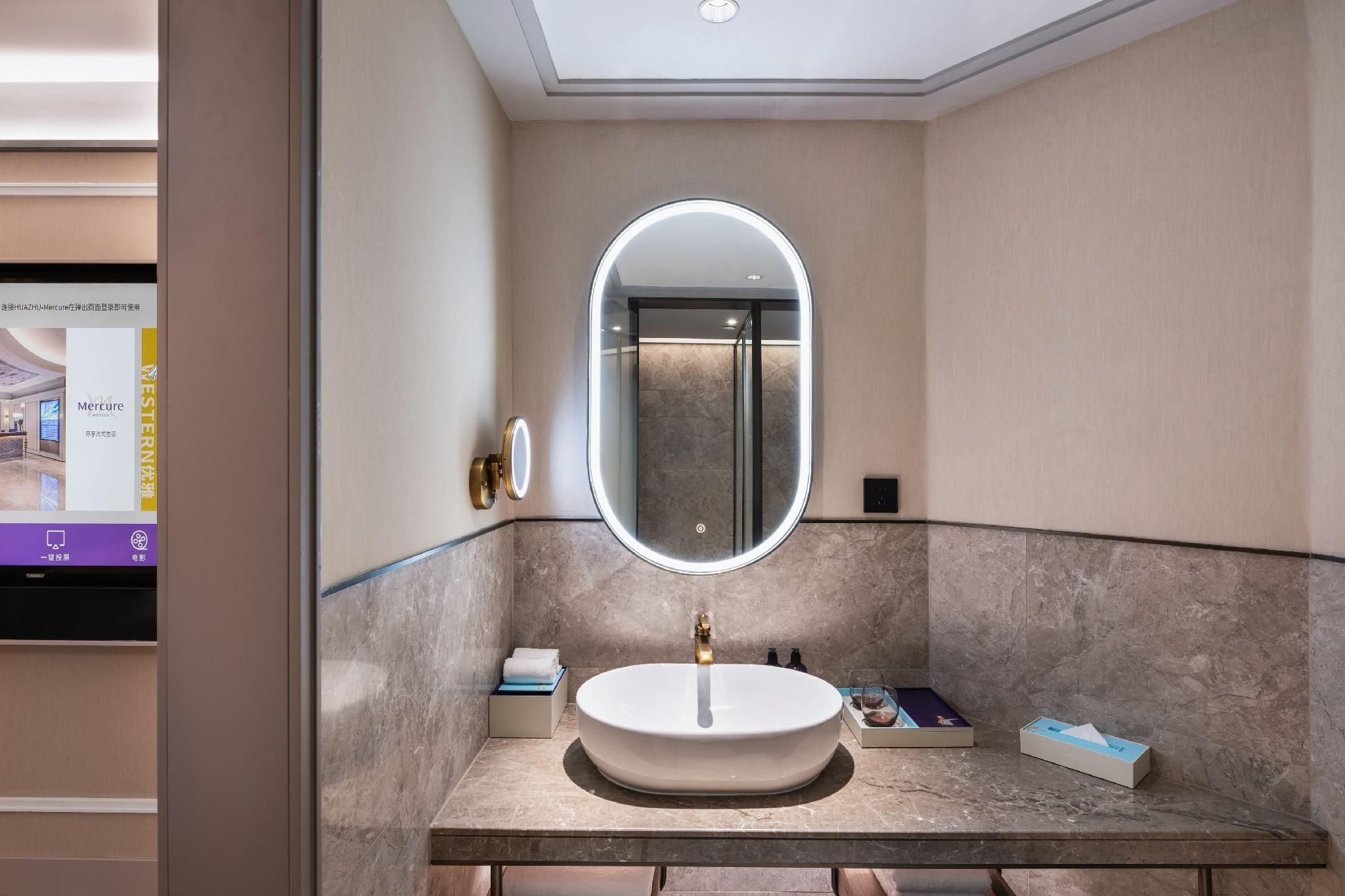 Deluxe Room with one King-size bed