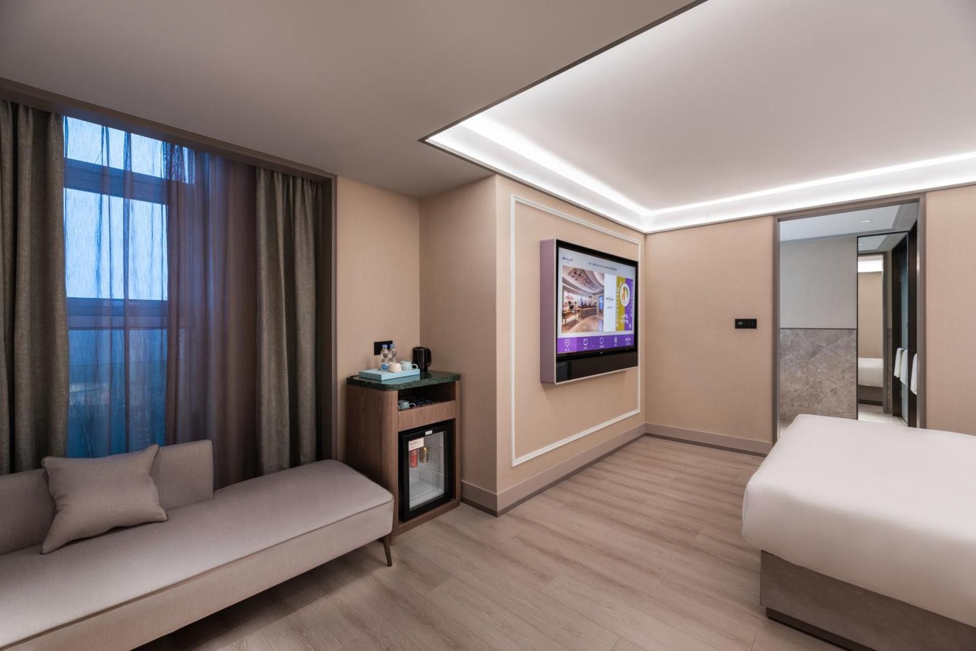 Deluxe King Room - City View