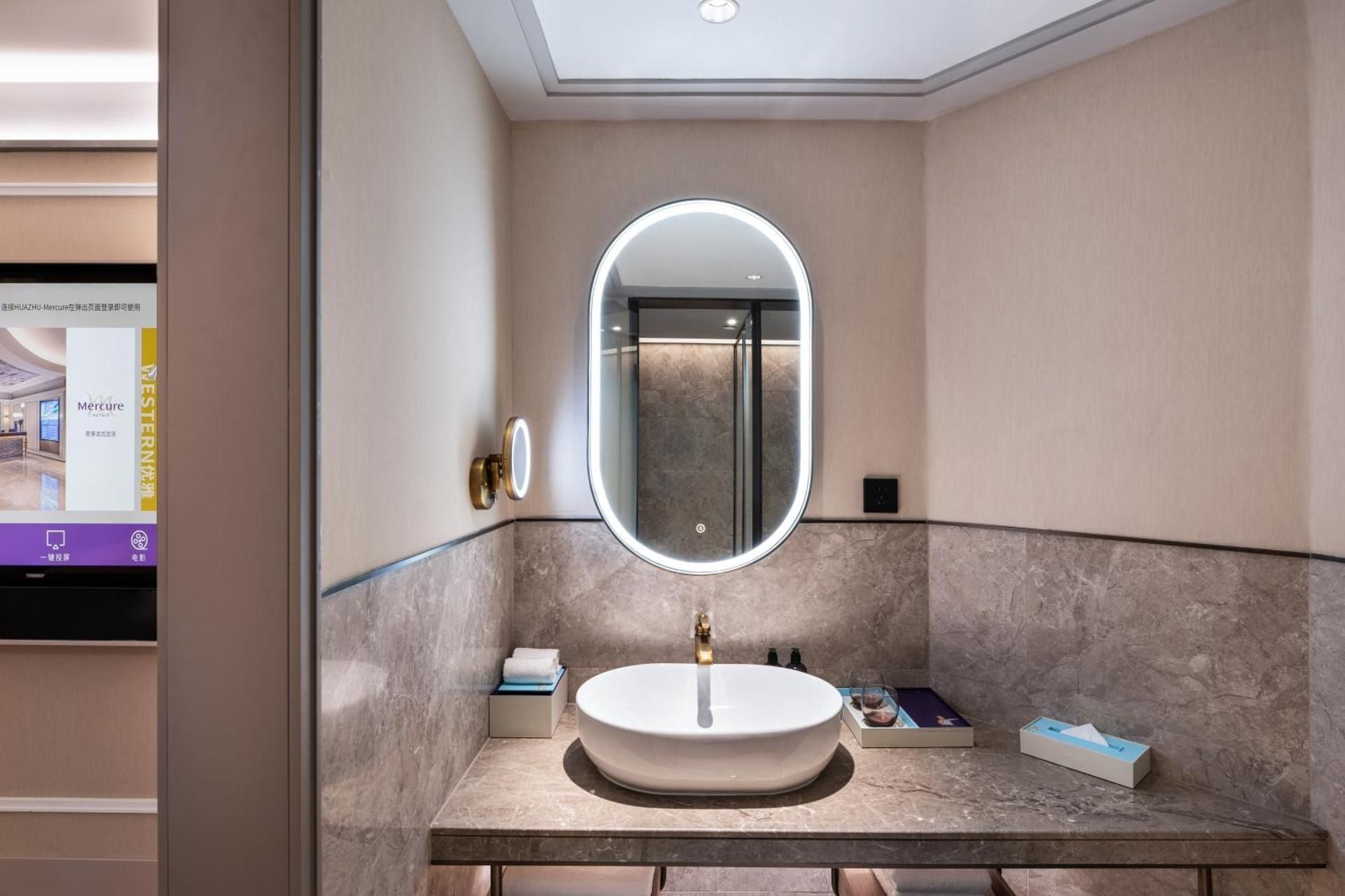 Deluxe King Room - City View