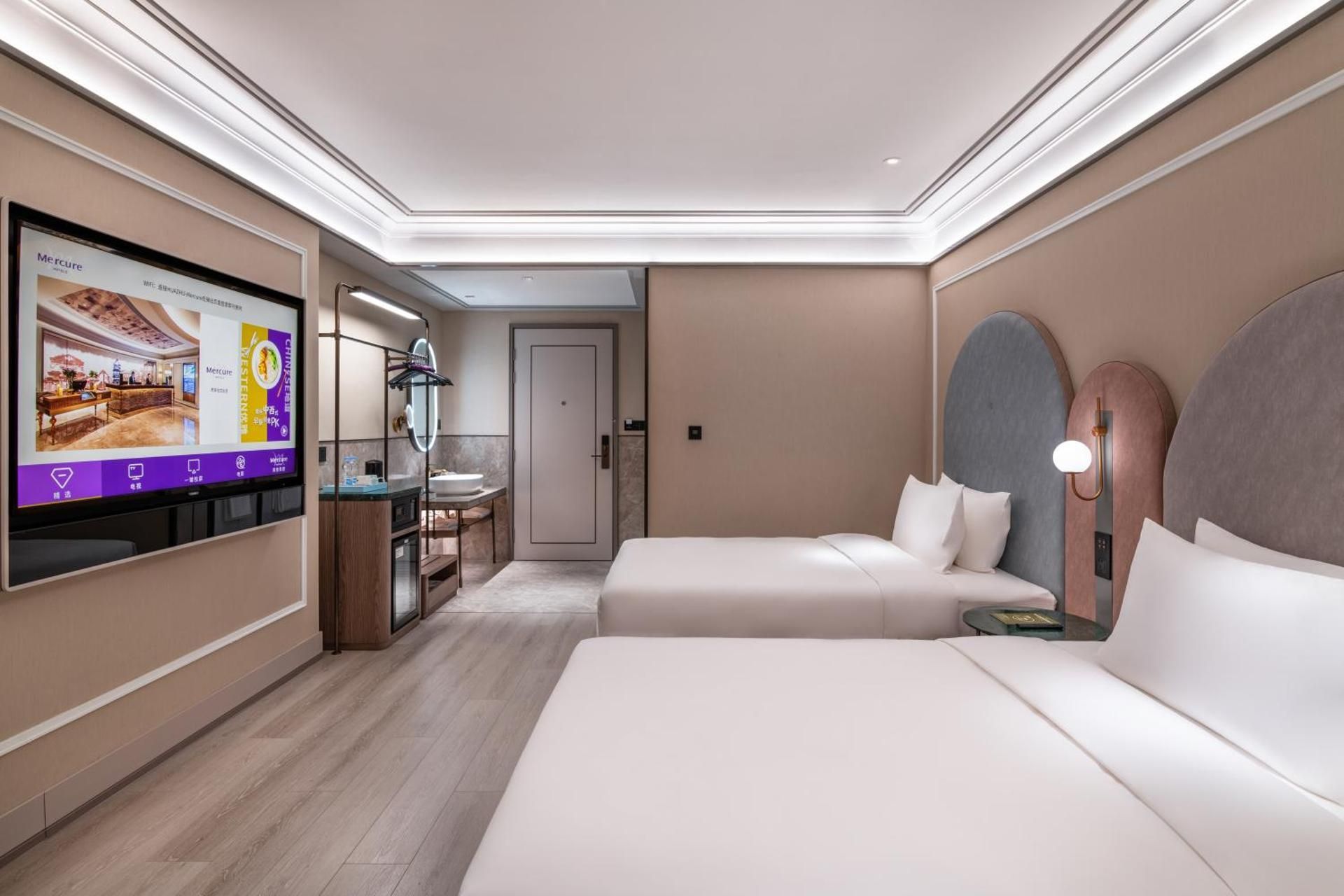 Deluxe Suite with Two Single Beds