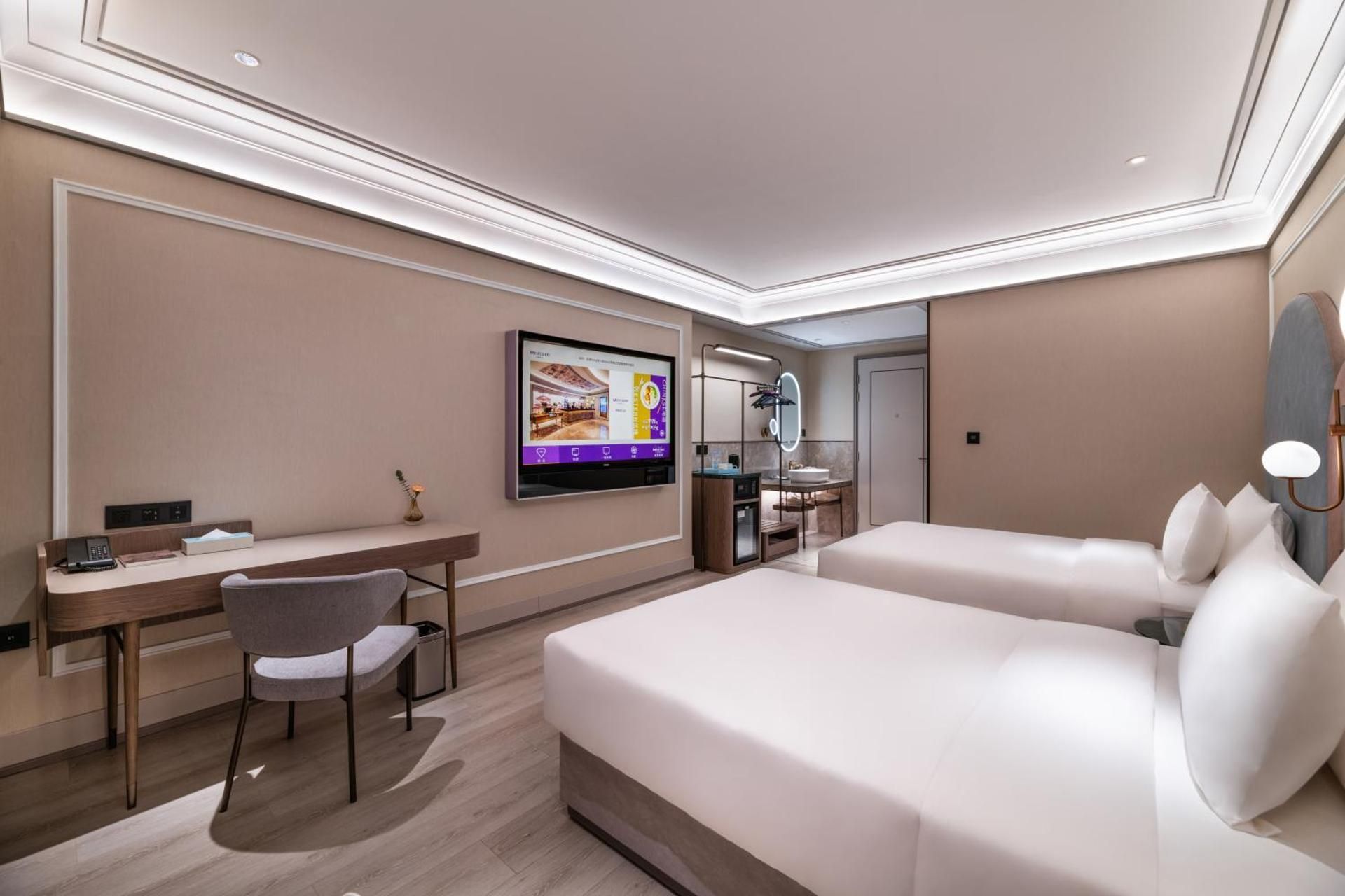 Deluxe Suite with Two Single Beds