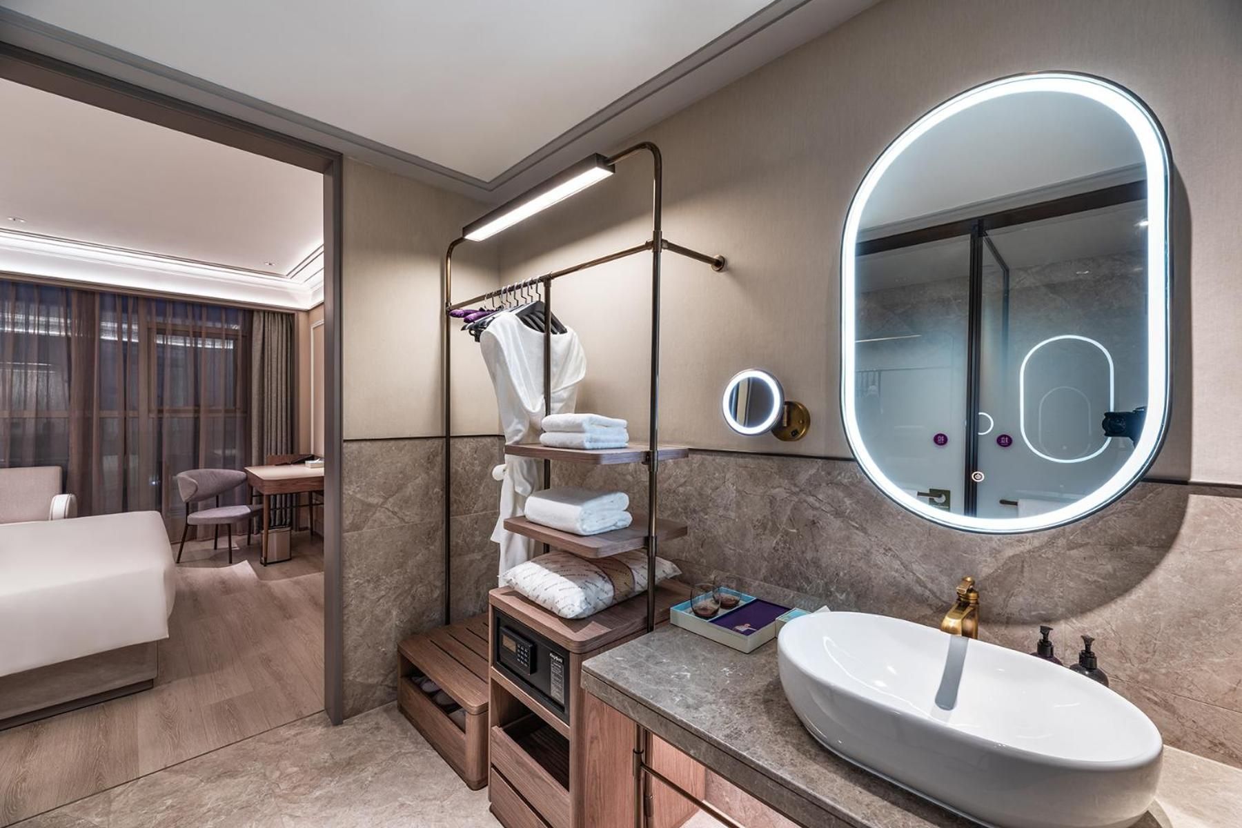 Privilege King Suite