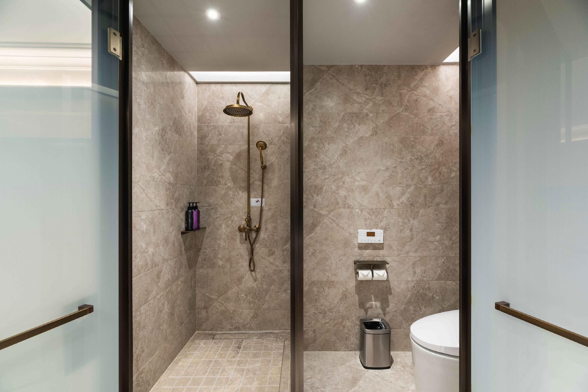 Deluxe Room with one King-size bed