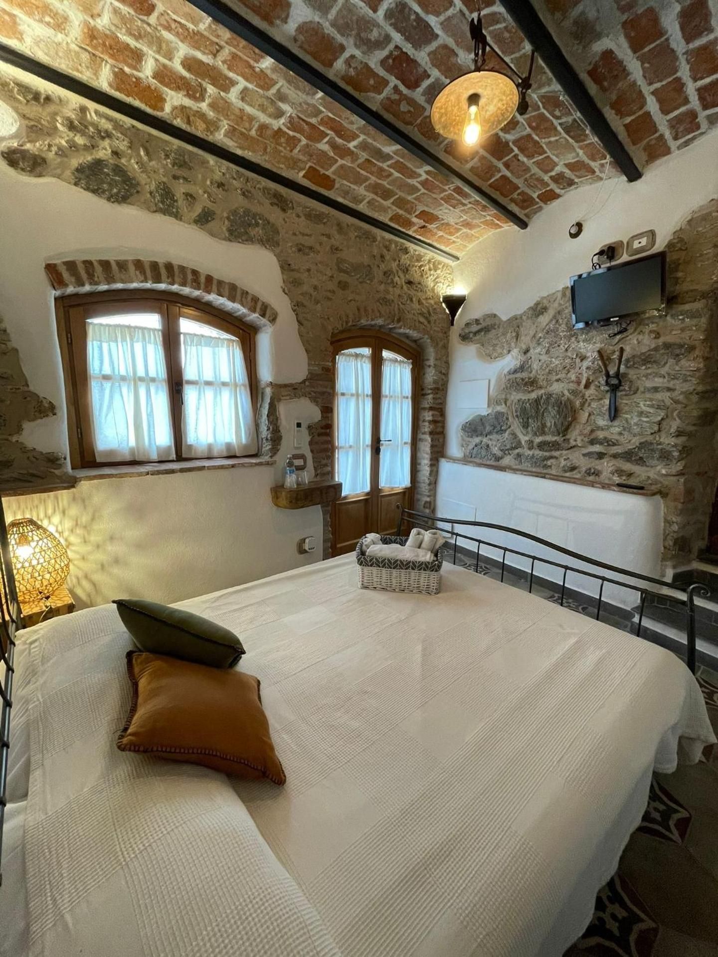 Double Room (1 Adult + 1 Child)