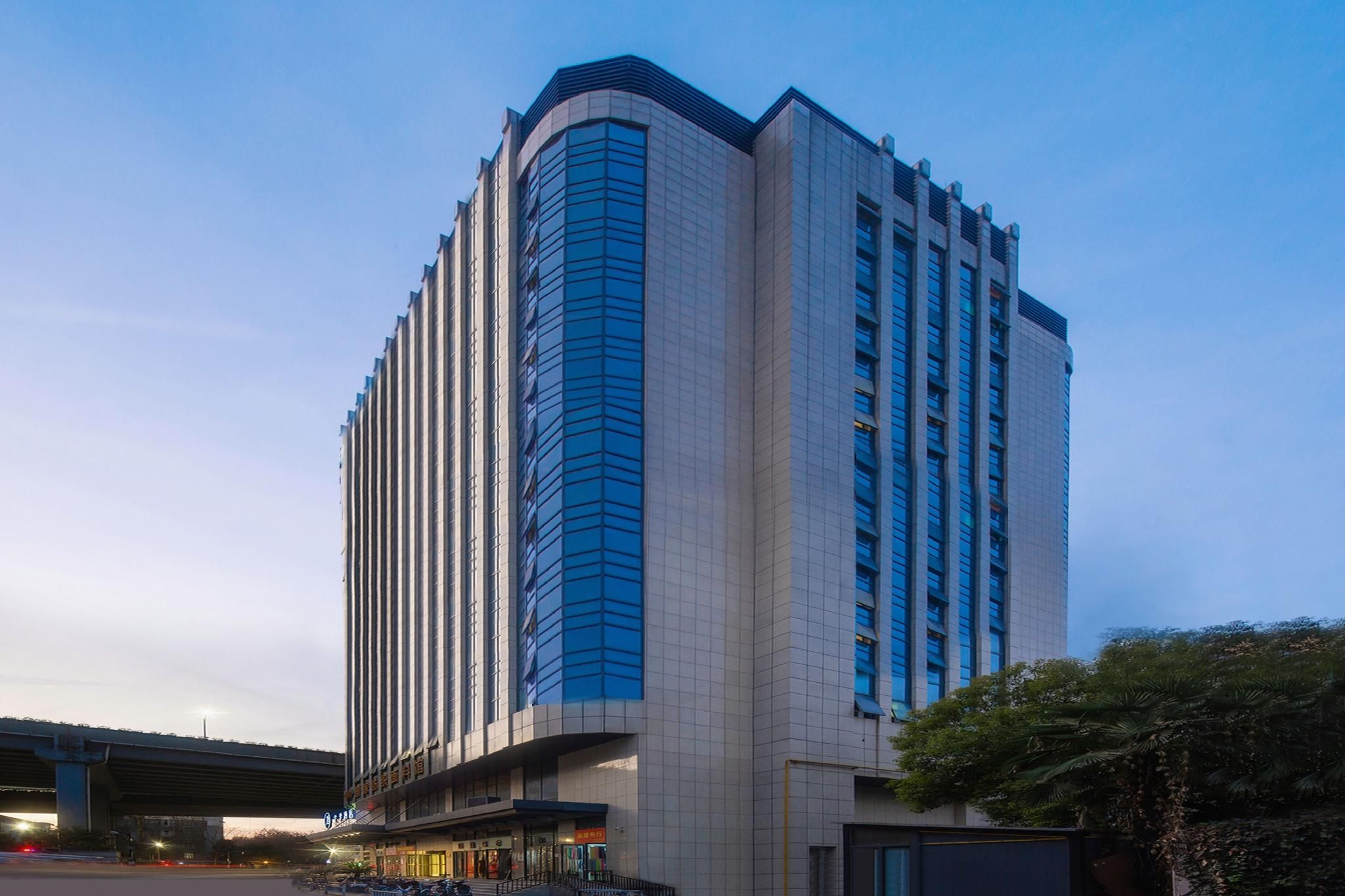 8e5151f551c6950e5d766b71078c3bcb