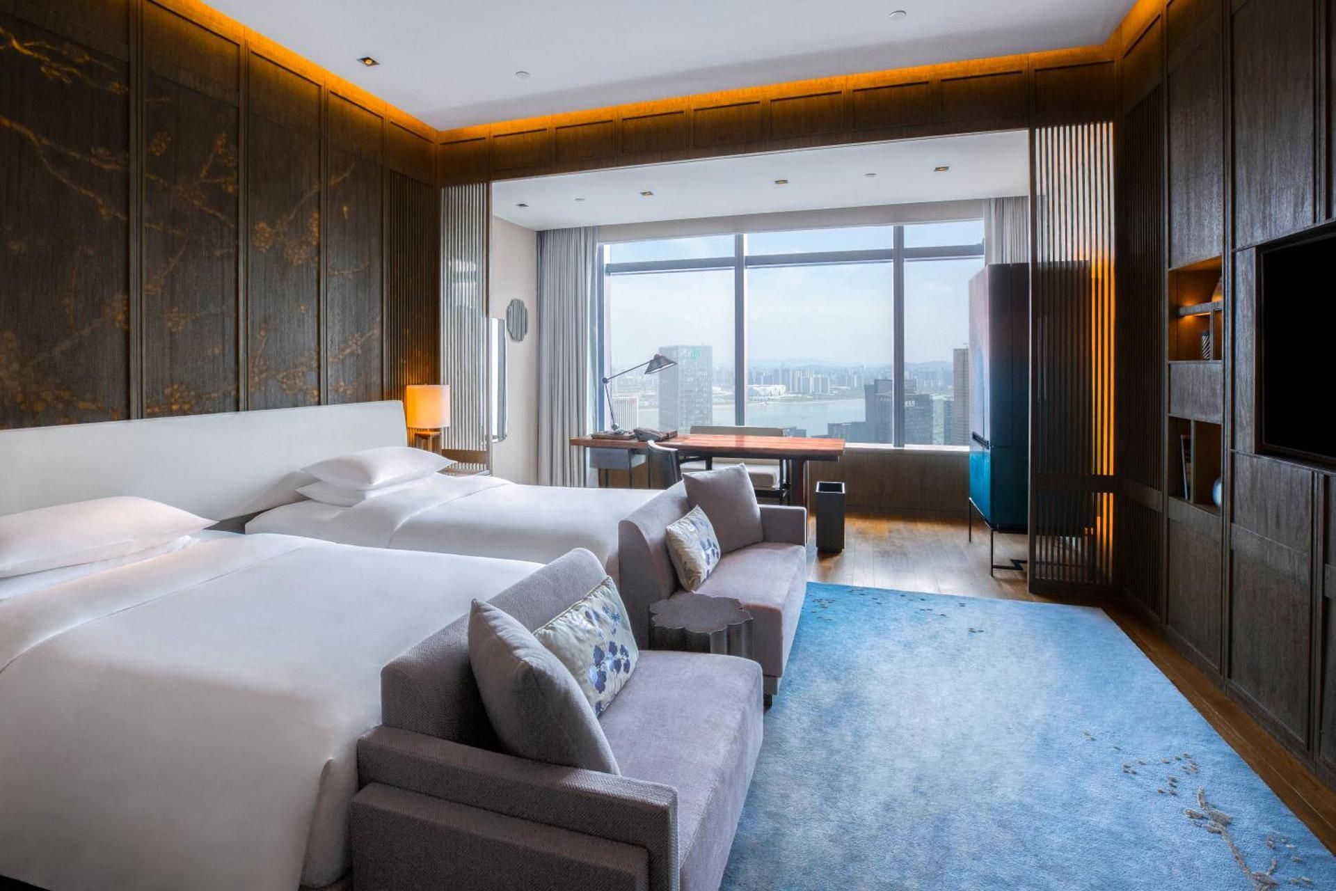 2 Twin Beds With River View