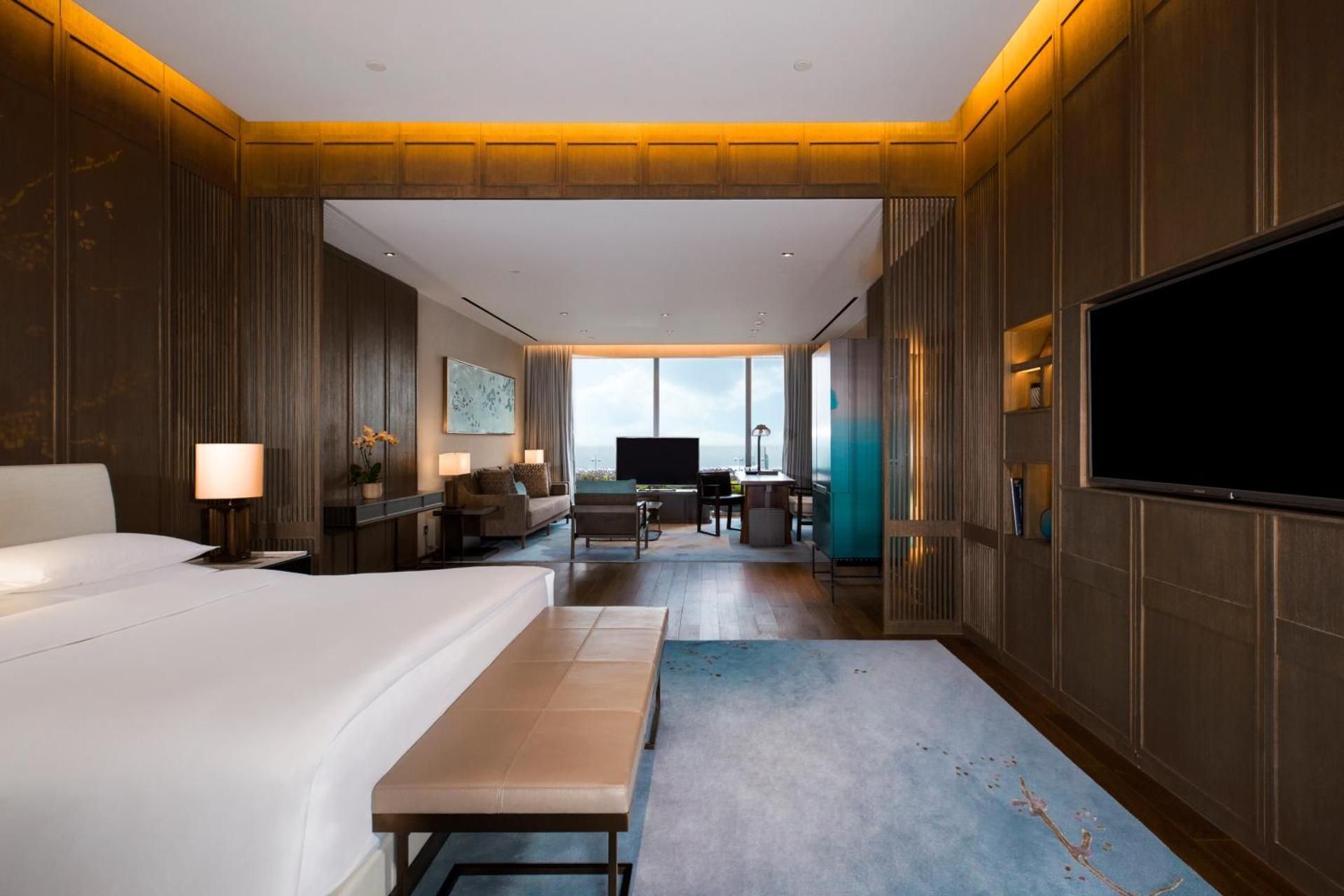 1 King Bed Premier