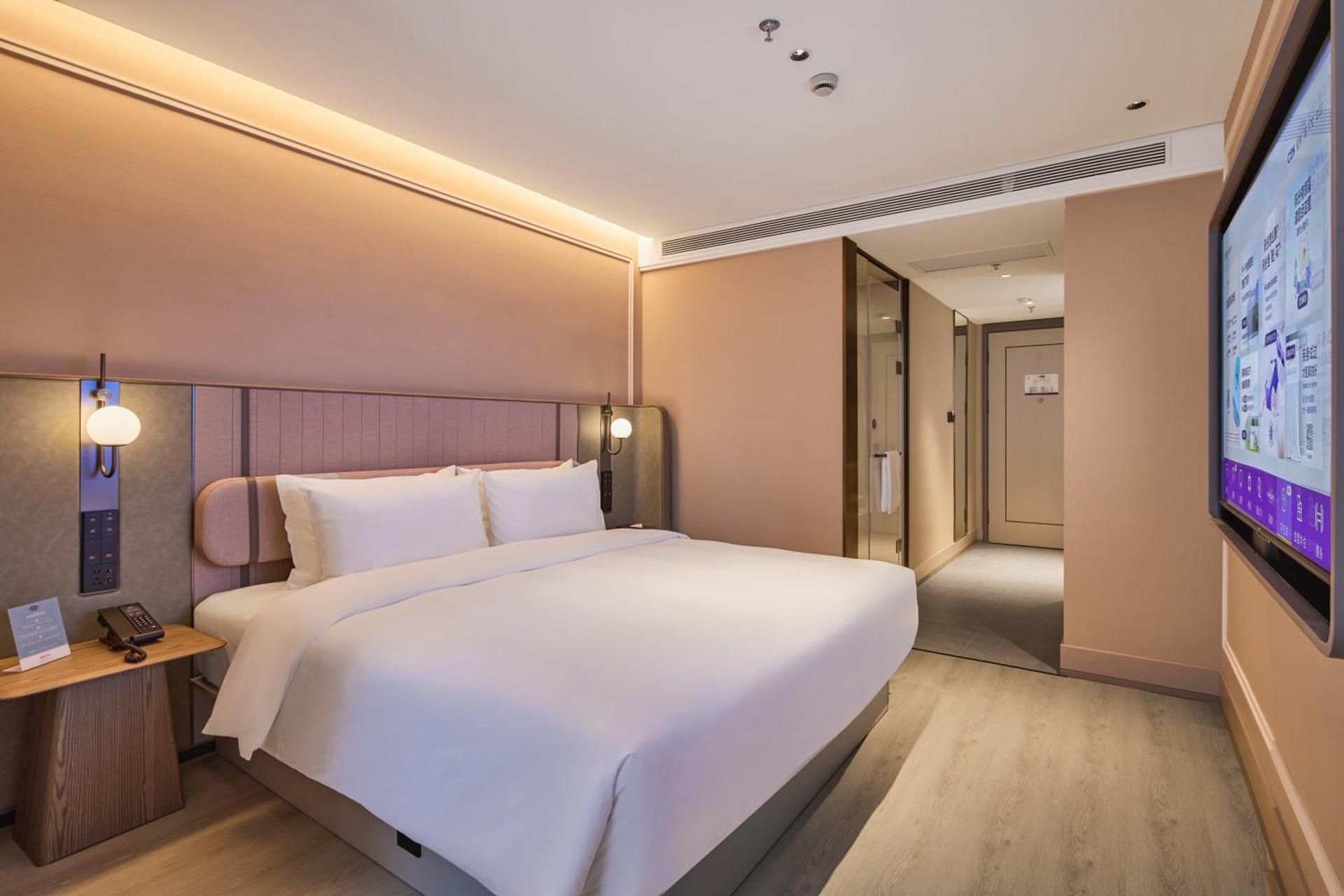SUPERIOR ROOM, One King-size Bed