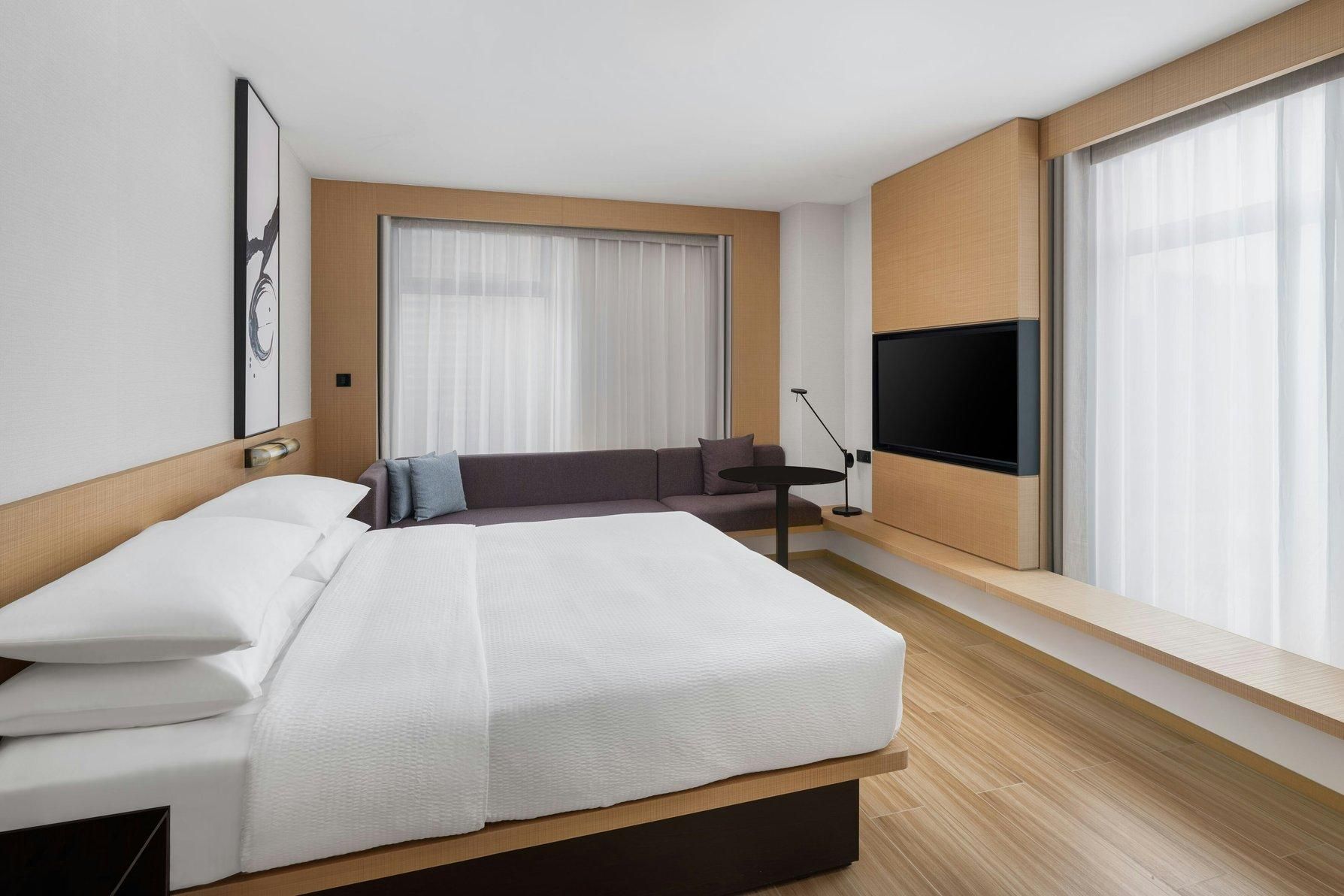 Selected King, Guest room, 1 King