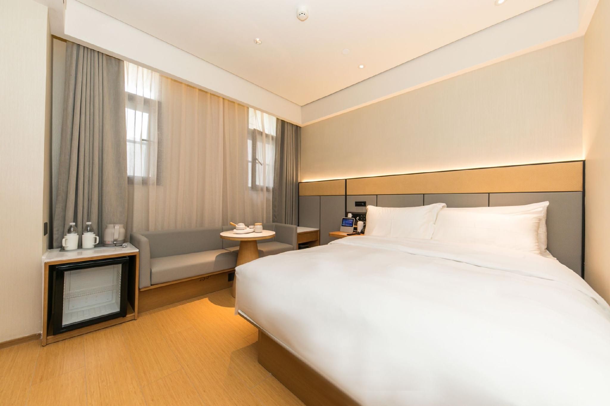 Business Queen Bed Room