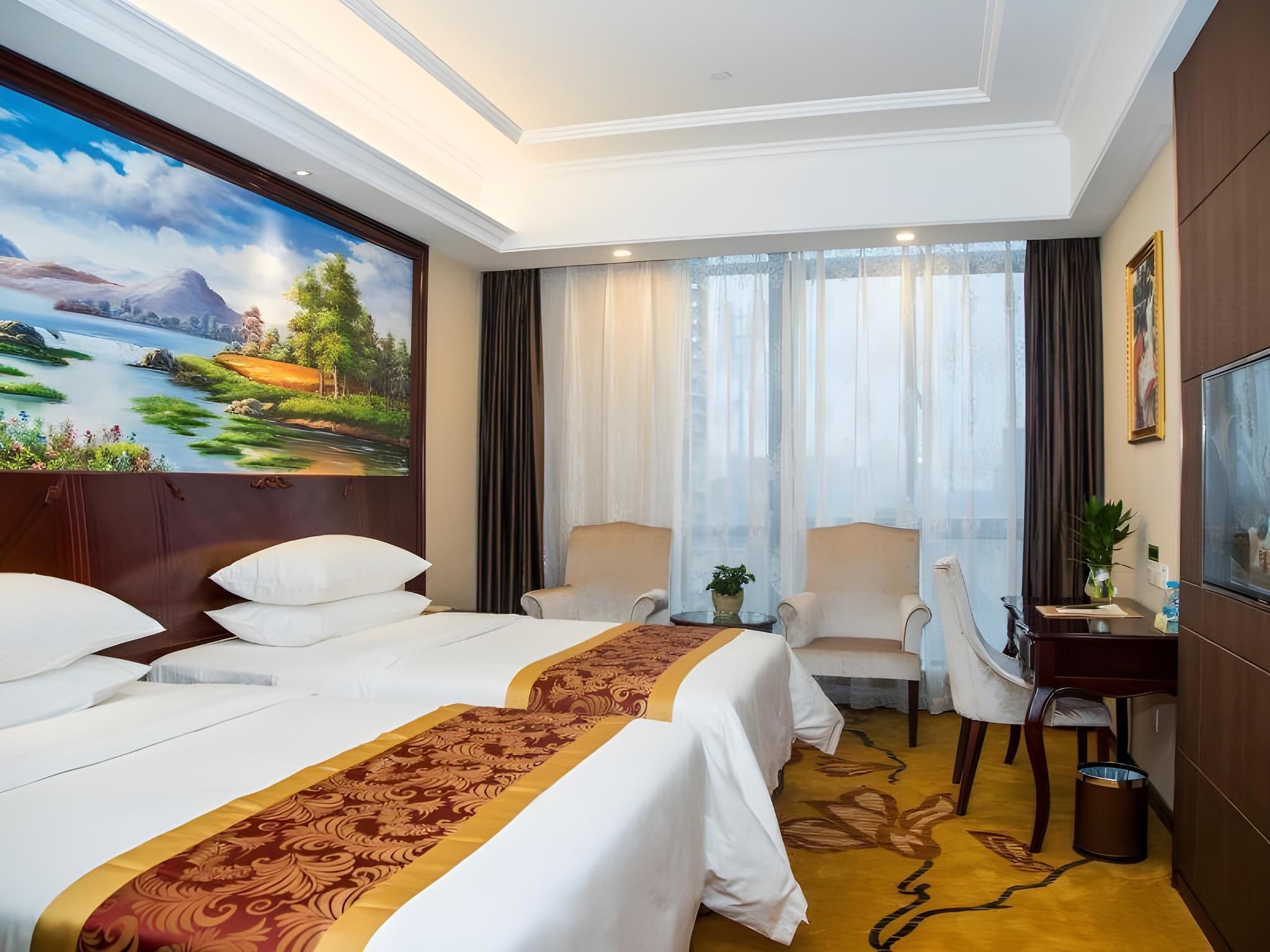 Vienna - Functional Chess Room With Twin Bed