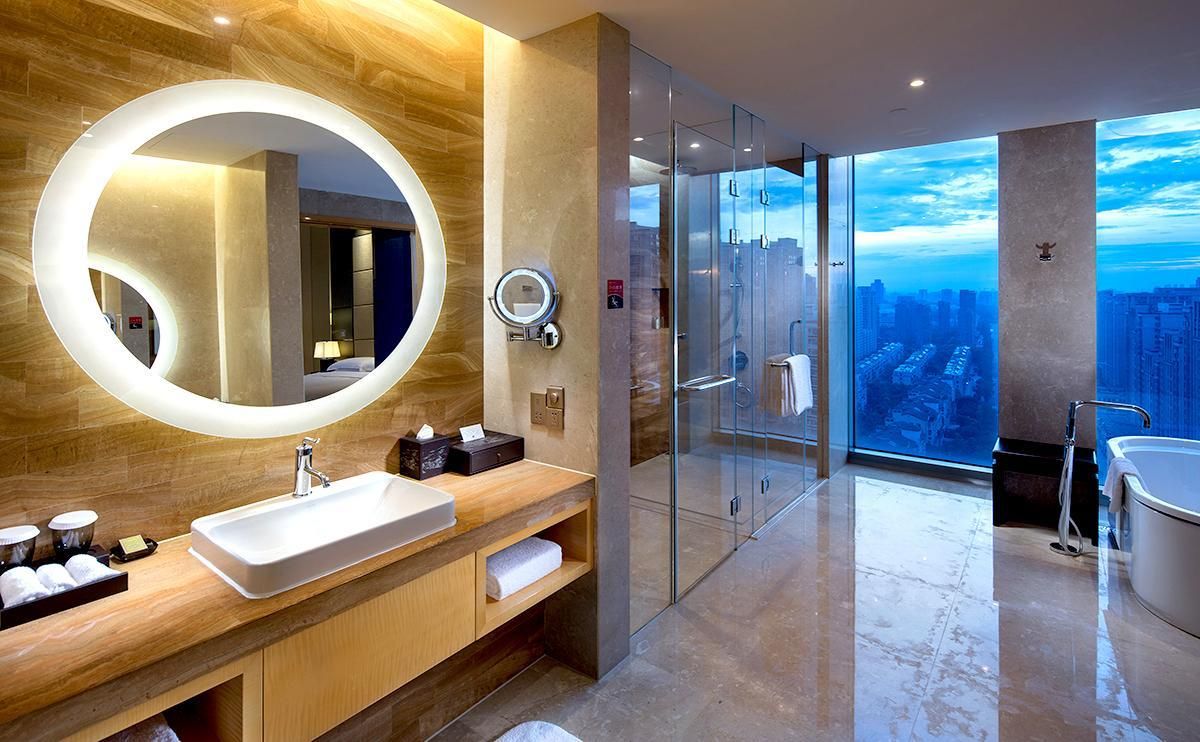 King Ambassador Suite with Lounge Access
