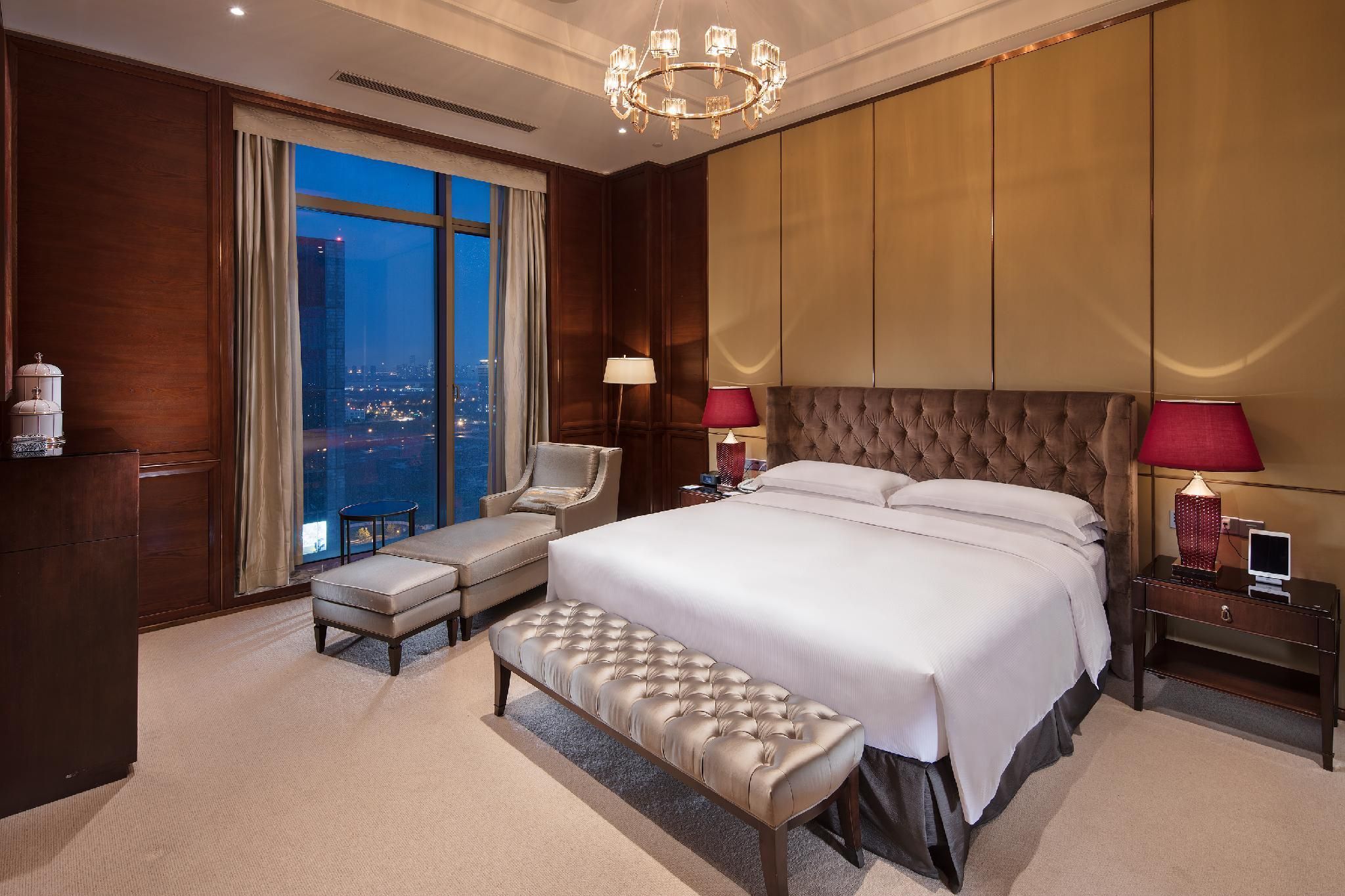 KING PRESIDENTIAL SUITE WITH LOUNGE ACCESS