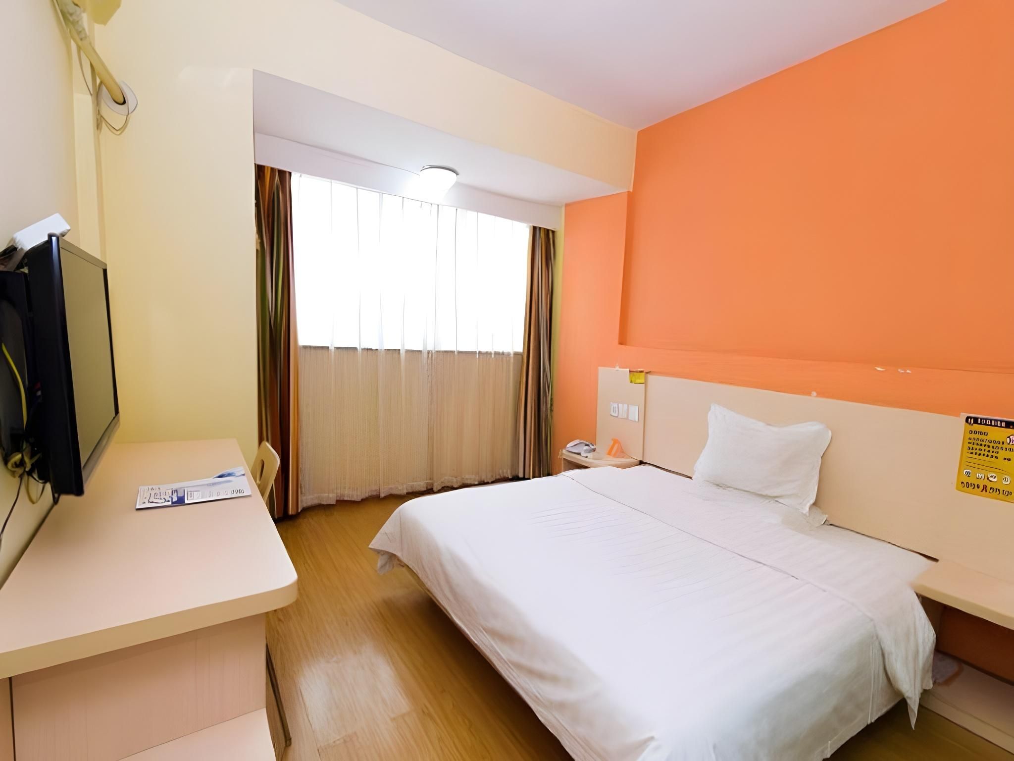 Business Queen Room